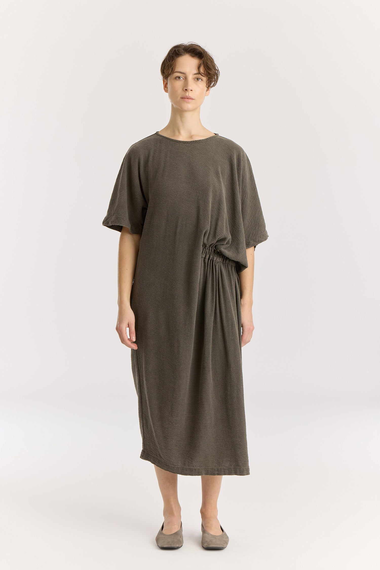 GREEK DRESS / SLATE
Basic crew neck with self-binding
One side seam pocket
Elastic details at the front and back
Inner string across the waist to tie for different silhouette
Textured 50% Rayon 50% Cotton
Cold machine or hand wash, tumble dry low or dry flat, no bleach
Style Number: RC-GD03
Relaxed fit
MADE IN USA
