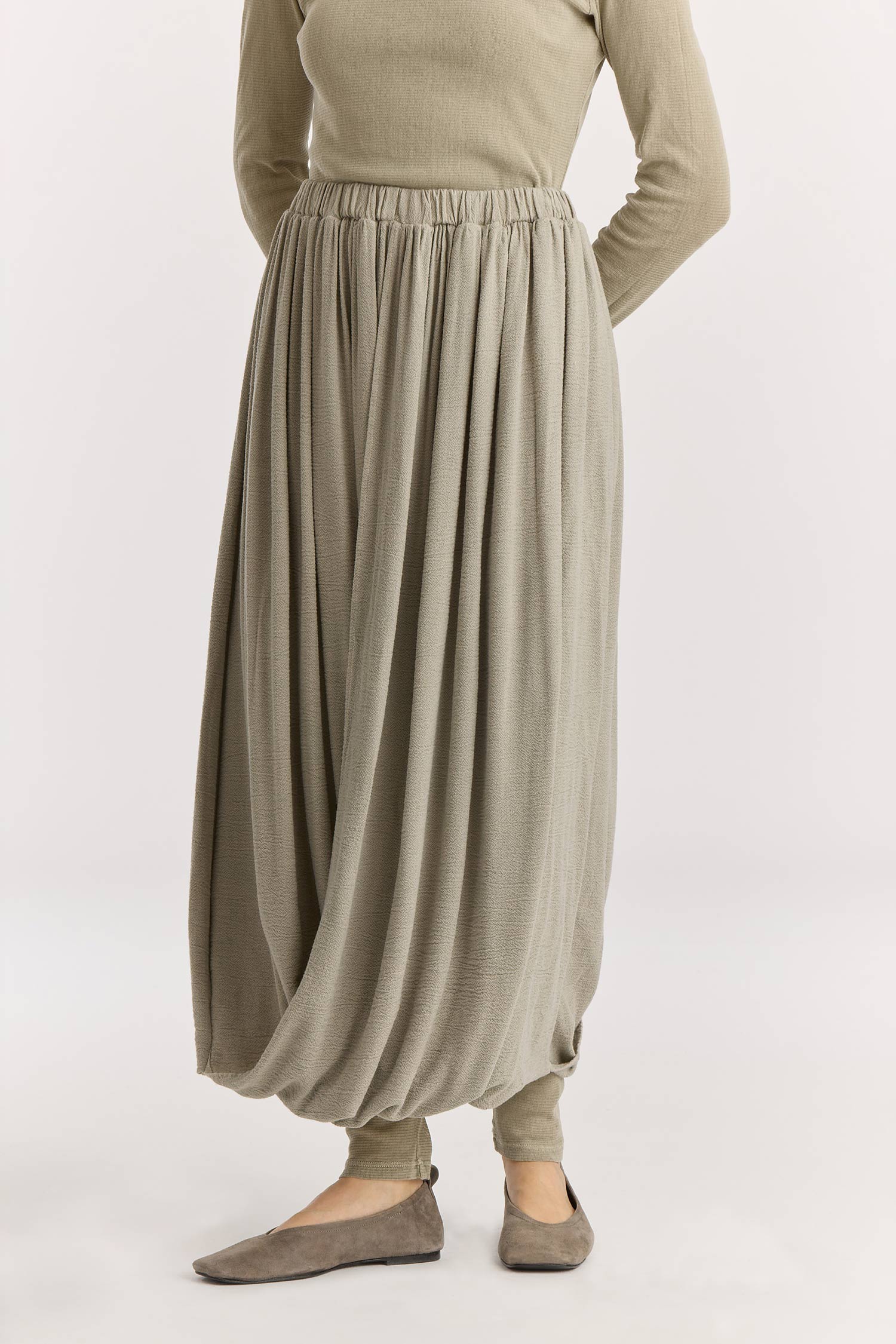 DOUBLE LAYERED DRAPY SKIRT / LIMESTONE
Elasticized waistband
Shirred details across the waist
Double-layered
Textured 50% Rayon 50% Cotton
Cold machine or hand wash, tumble dry low or dry flat, no bleach
Style Number: RC-GS02
Relaxed fit
Made in USA