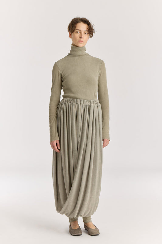DOUBLE LAYERED DRAPY SKIRT / LIMESTONE
Elasticized waistband
Shirred details across the waist
Double-layered
Textured 50% Rayon 50% Cotton
Cold machine or hand wash, tumble dry low or dry flat, no bleach
Style Number: RC-GS02
Relaxed fit
Made in USA