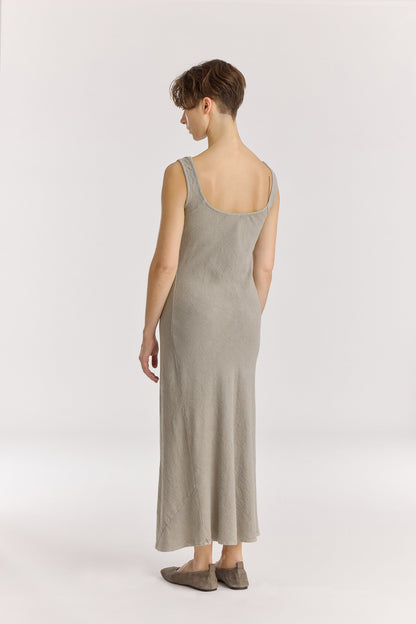MAXI DRESS / LIMESTONE
Scooped neckline
Bias cut
Textured 50% Rayon 50% Cotton
Cold machine or hand wash, tumble dry low or dry flat, no bleach
Style Number: RC-MD08
Regular fit
MADE IN USA