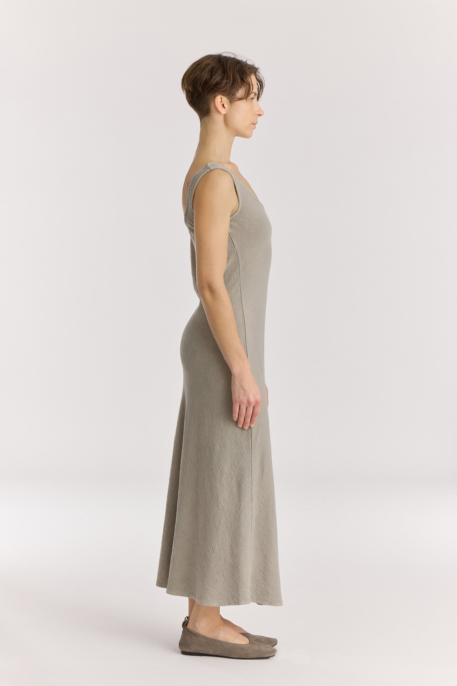 MAXI DRESS / LIMESTONE
Scooped neckline
Bias cut
Textured 50% Rayon 50% Cotton
Cold machine or hand wash, tumble dry low or dry flat, no bleach
Style Number: RC-MD08
Regular fit
MADE IN USA