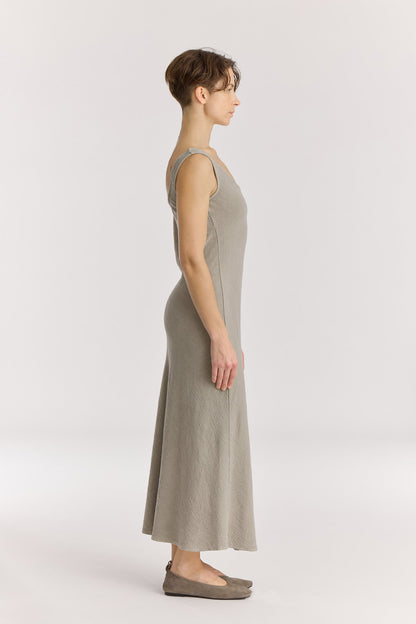 MAXI DRESS / LIMESTONE
Scooped neckline
Bias cut
Textured 50% Rayon 50% Cotton
Cold machine or hand wash, tumble dry low or dry flat, no bleach
Style Number: RC-MD08
Regular fit
MADE IN USA