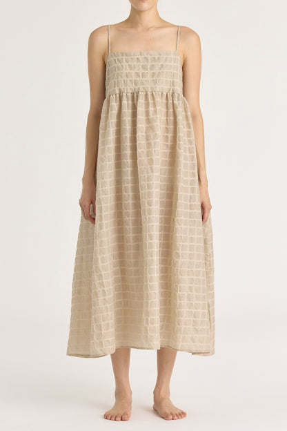 RIPPLE FINISH STRAP DRESS / BEIGE