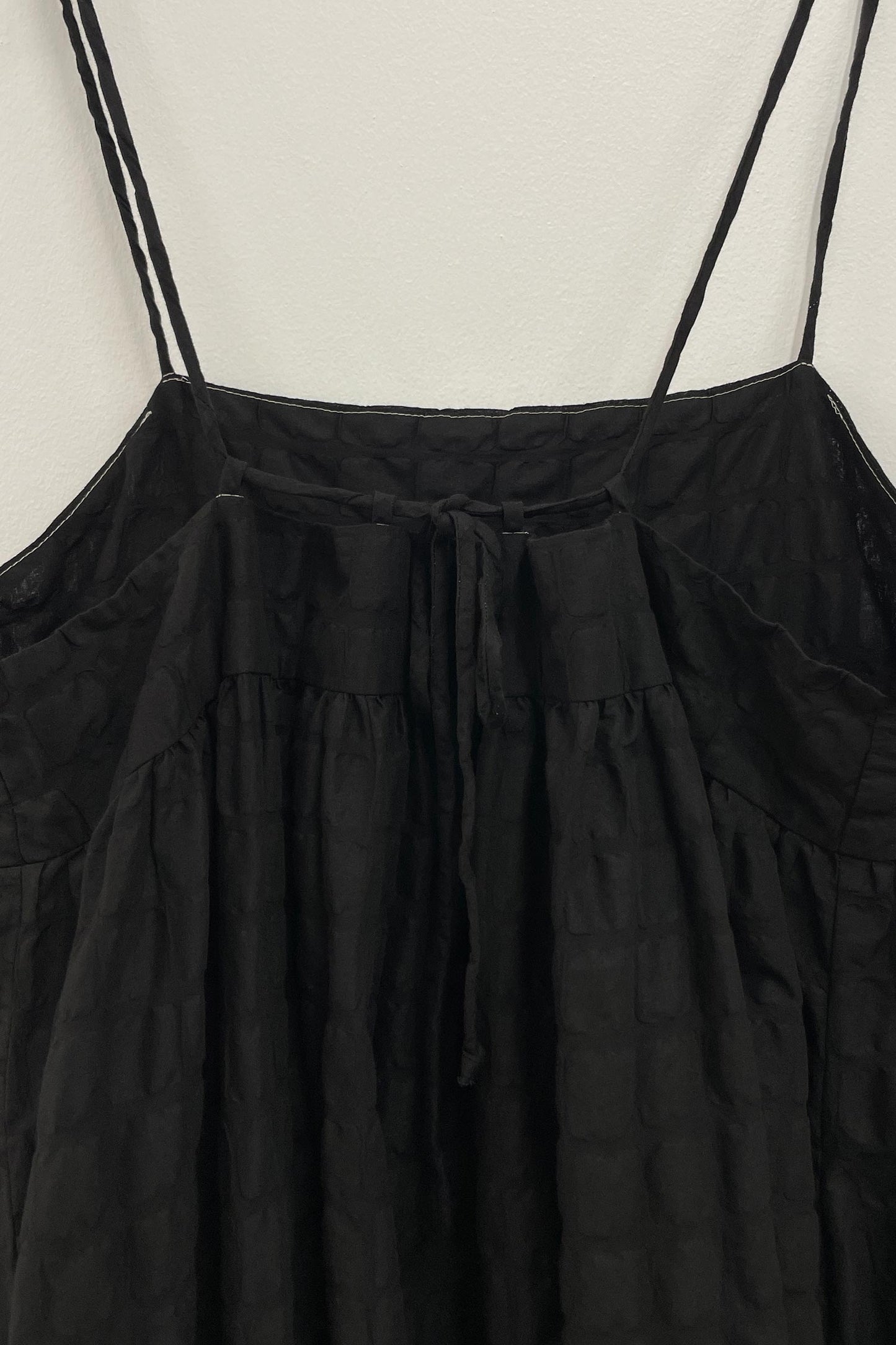RIPPLE FINISH STRAP DRESS / BLACK / RC-STD17 (with contrasted stitches)