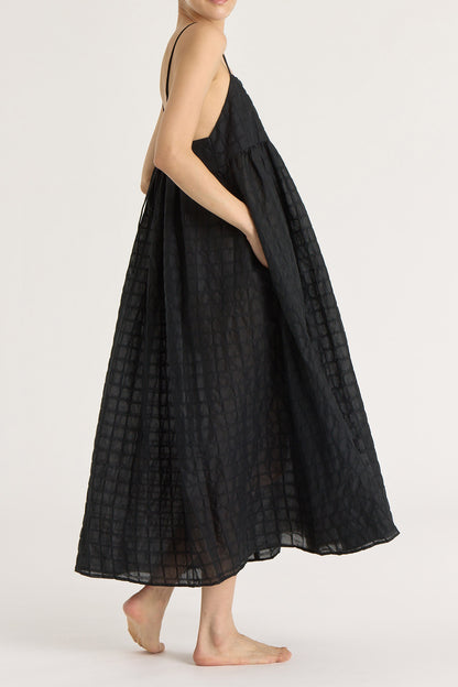 RIPPLE FINISH STRAP DRESS / BLACK