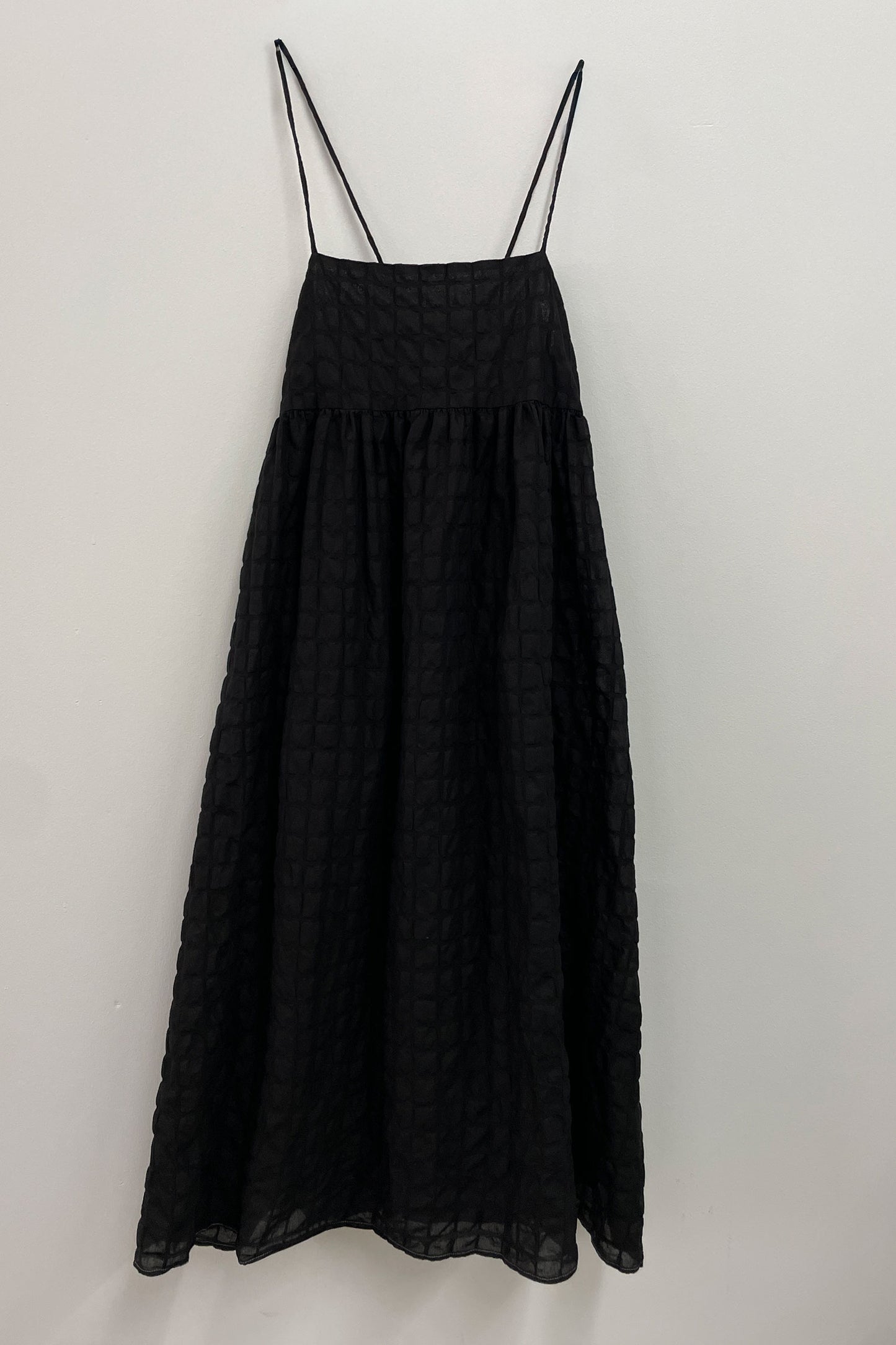 RIPPLE FINISH STRAP DRESS / BLACK / RC-STD17 (with contrasted stitches)