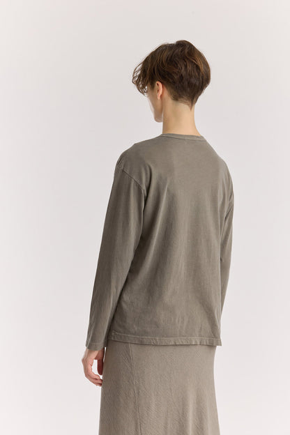 Regular Long Sleeve Tee / Dark Stone
Basic crew neck
Regular silhouette
Soft fabric
100% Organic cotton jersey
Cold machine or hand wash, tumble dry low or dry flat, no bleach
Style Number: OC-RST25
Regular fit
Made in USA