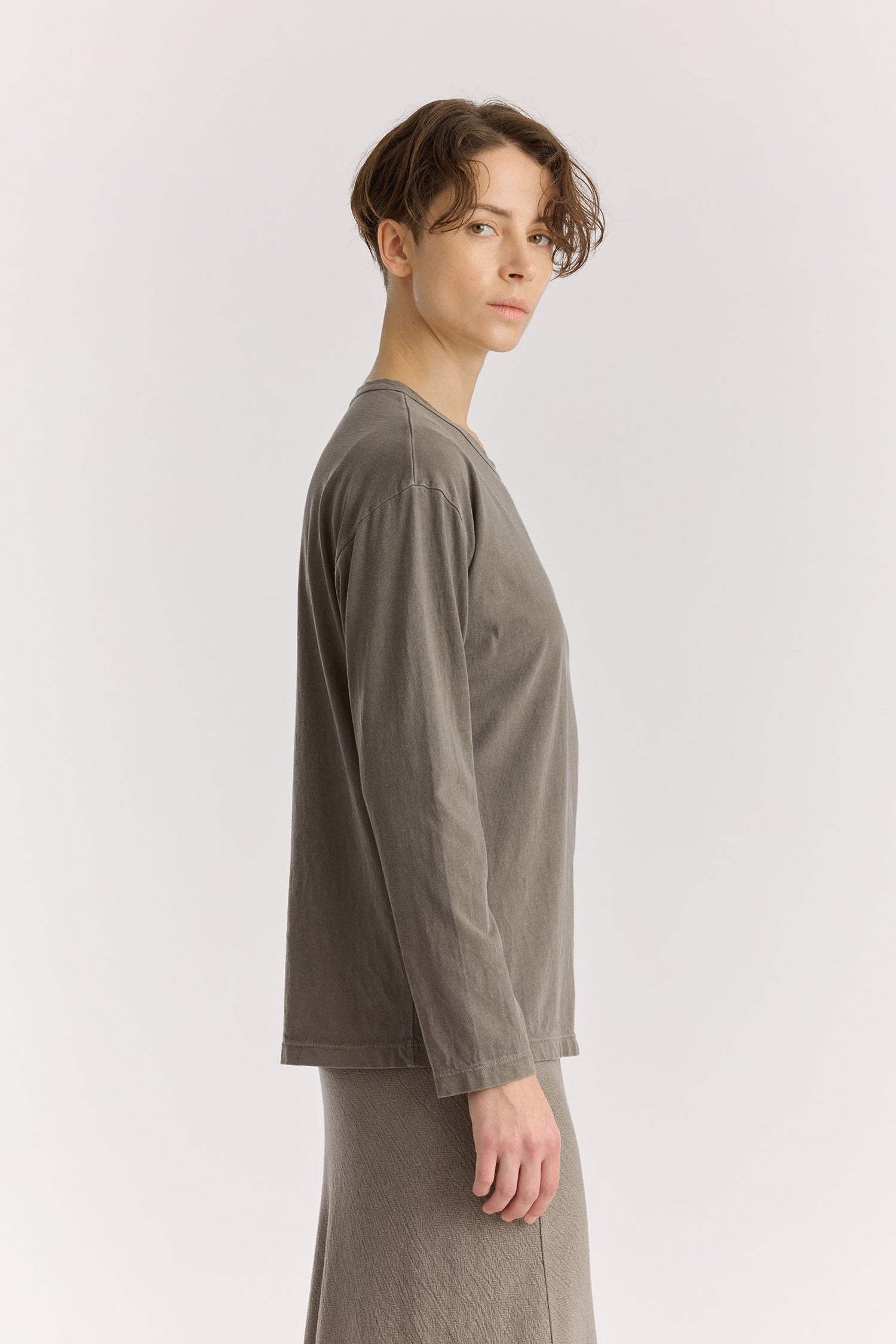 Regular Long Sleeve Tee / Dark Stone
Basic crew neck
Regular silhouette
Soft fabric
100% Organic cotton jersey
Cold machine or hand wash, tumble dry low or dry flat, no bleach
Style Number: OC-RST25
Regular fit
Made in USA