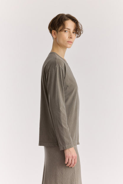 Regular Long Sleeve Tee / Dark Stone
Basic crew neck
Regular silhouette
Soft fabric
100% Organic cotton jersey
Cold machine or hand wash, tumble dry low or dry flat, no bleach
Style Number: OC-RST25
Regular fit
Made in USA