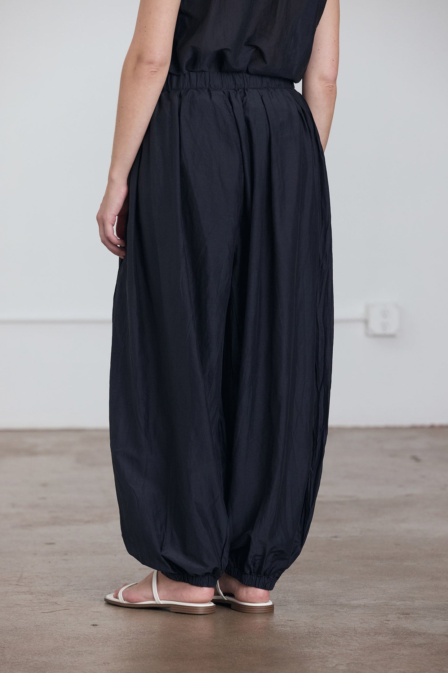 AKARI PANTS / FADED BLACK