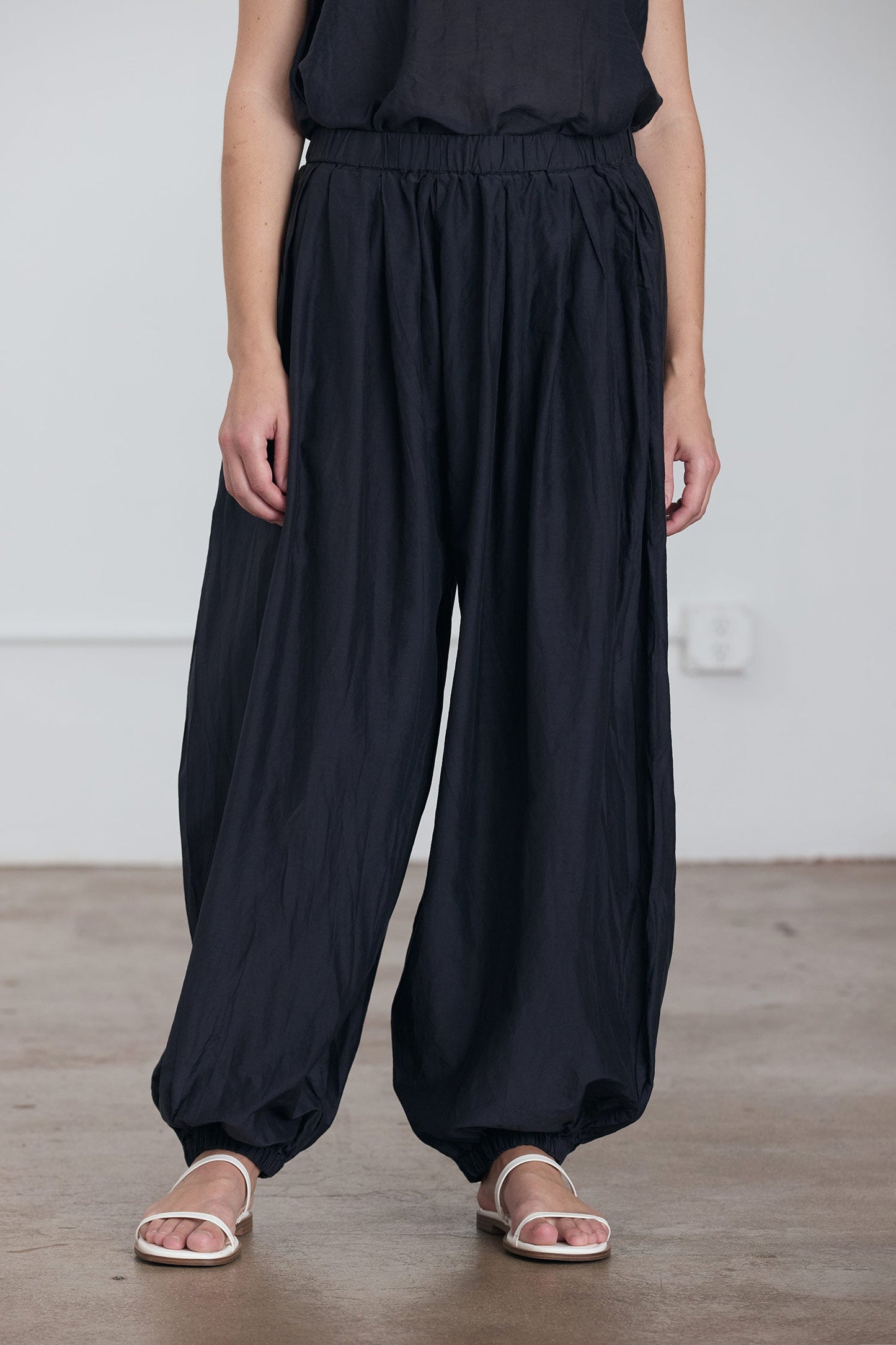 AKARI PANTS / FADED BLACK