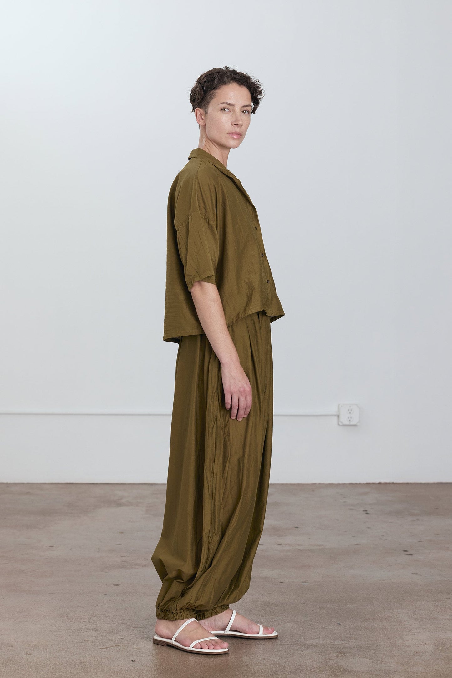 CROPPED SHIRTS / DK. OLIVE