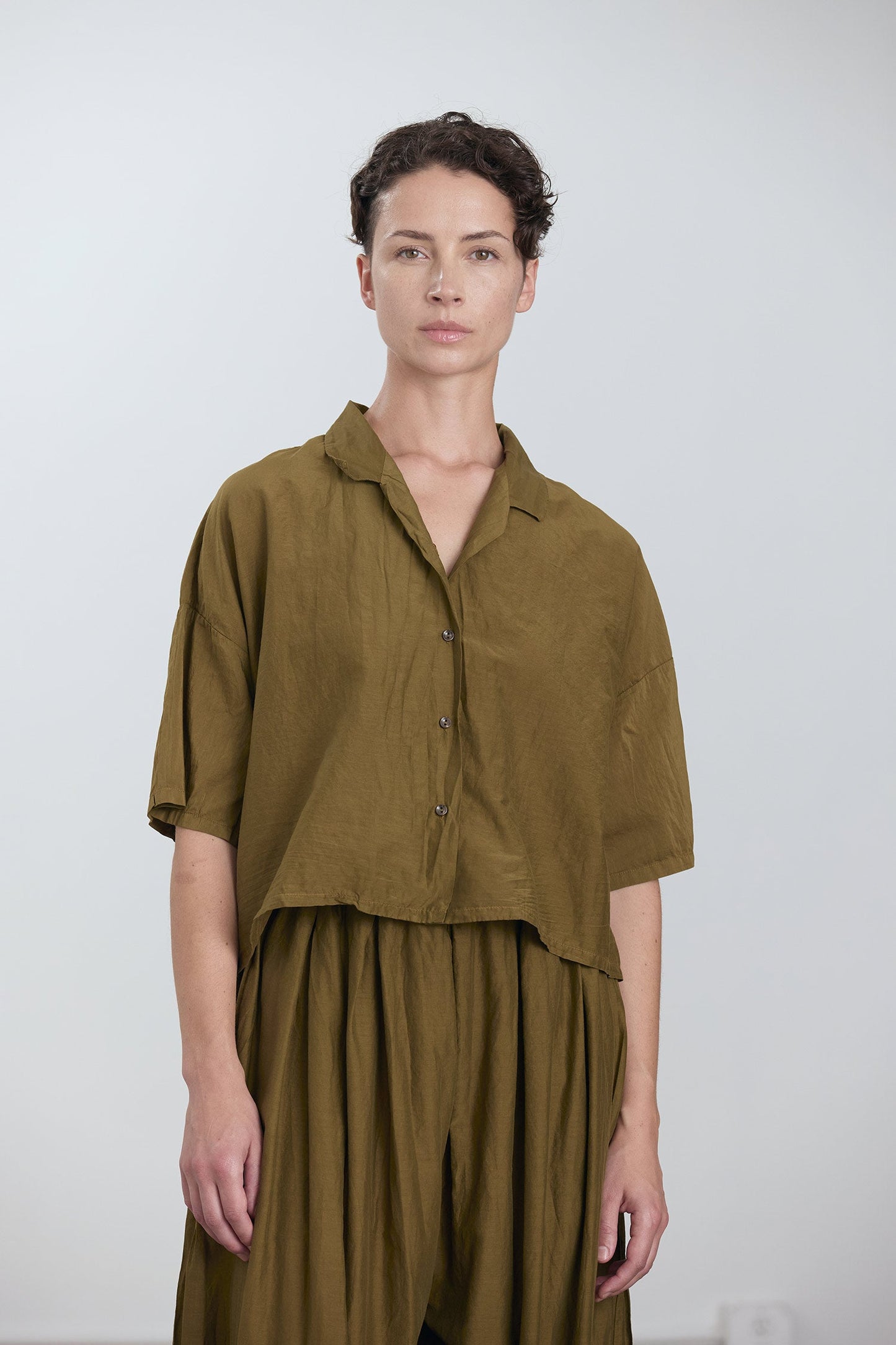 CROPPED SHIRTS / DK. OLIVE
