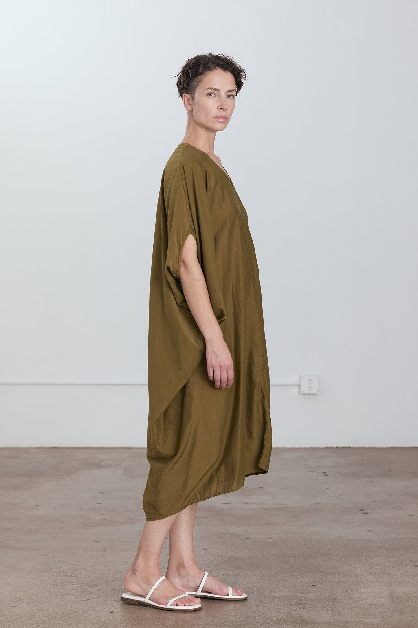 DRAPED DRESS / DK. OLIVE