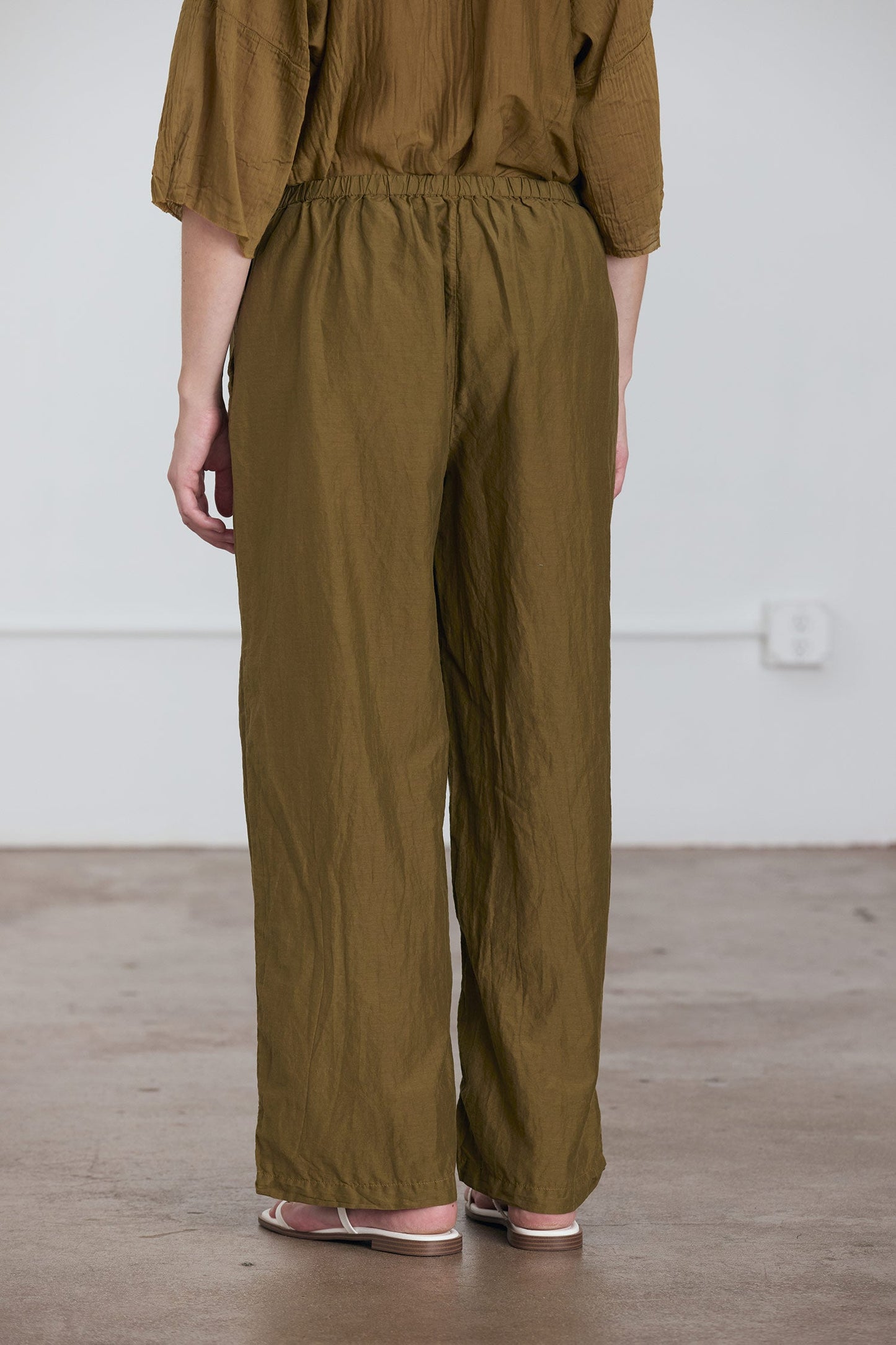 STRAIGHT PANTS / DK. OLIVE
