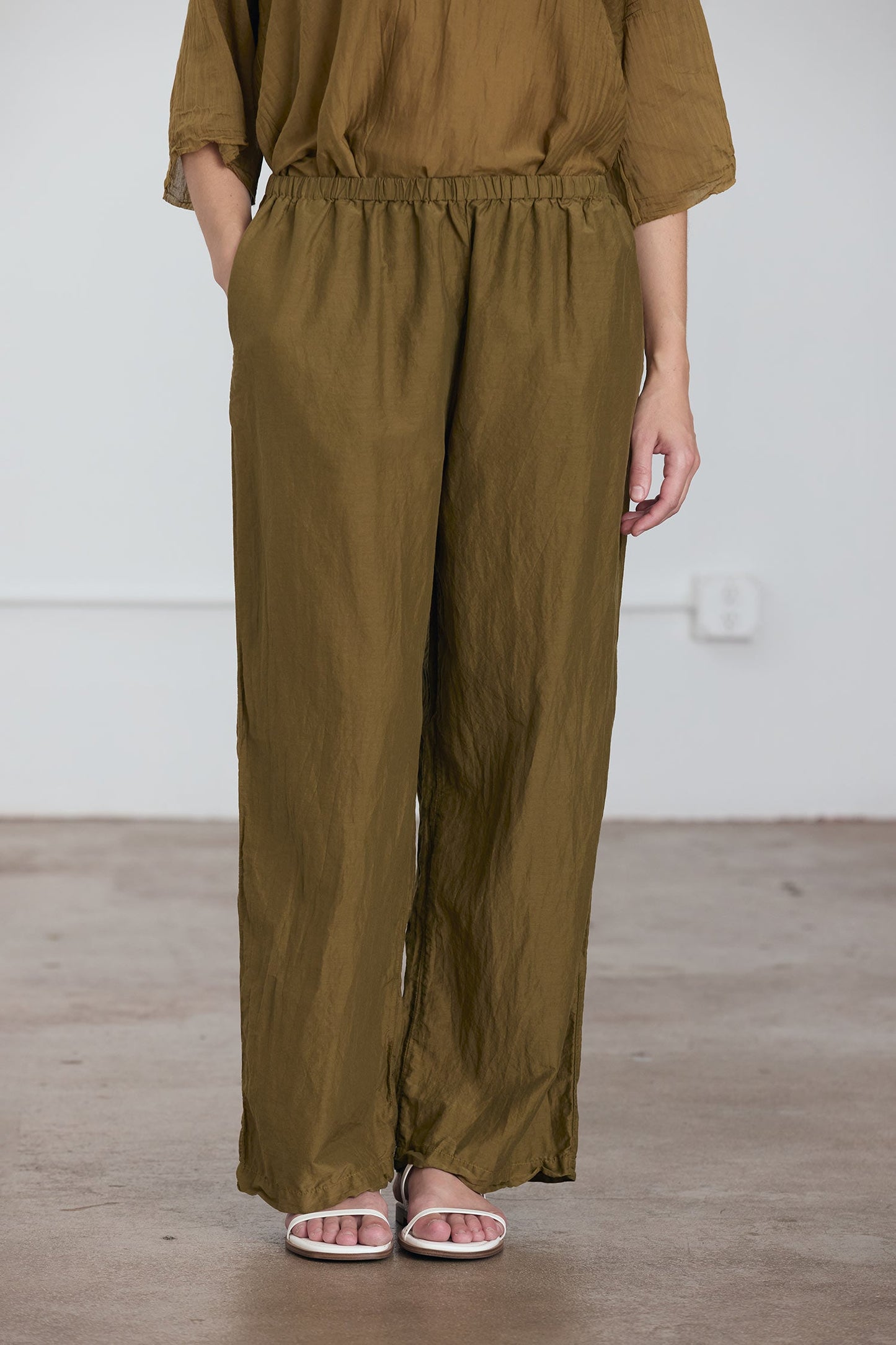 STRAIGHT PANTS / DK. OLIVE