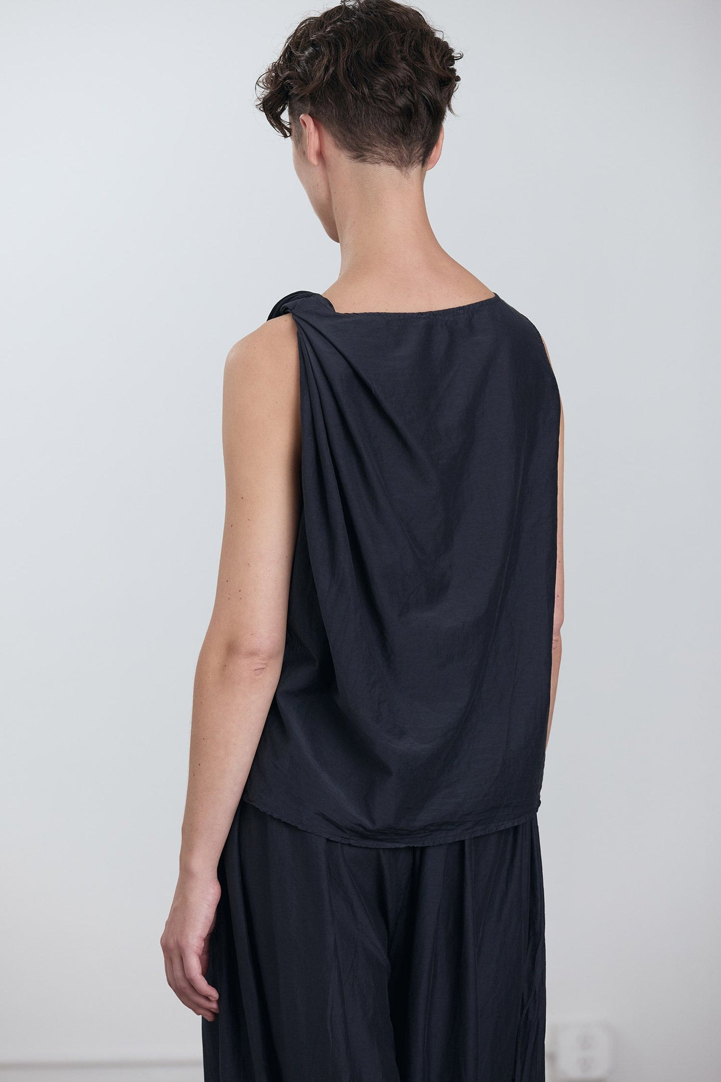 TWISTED TANK TOP / FADED BLACK