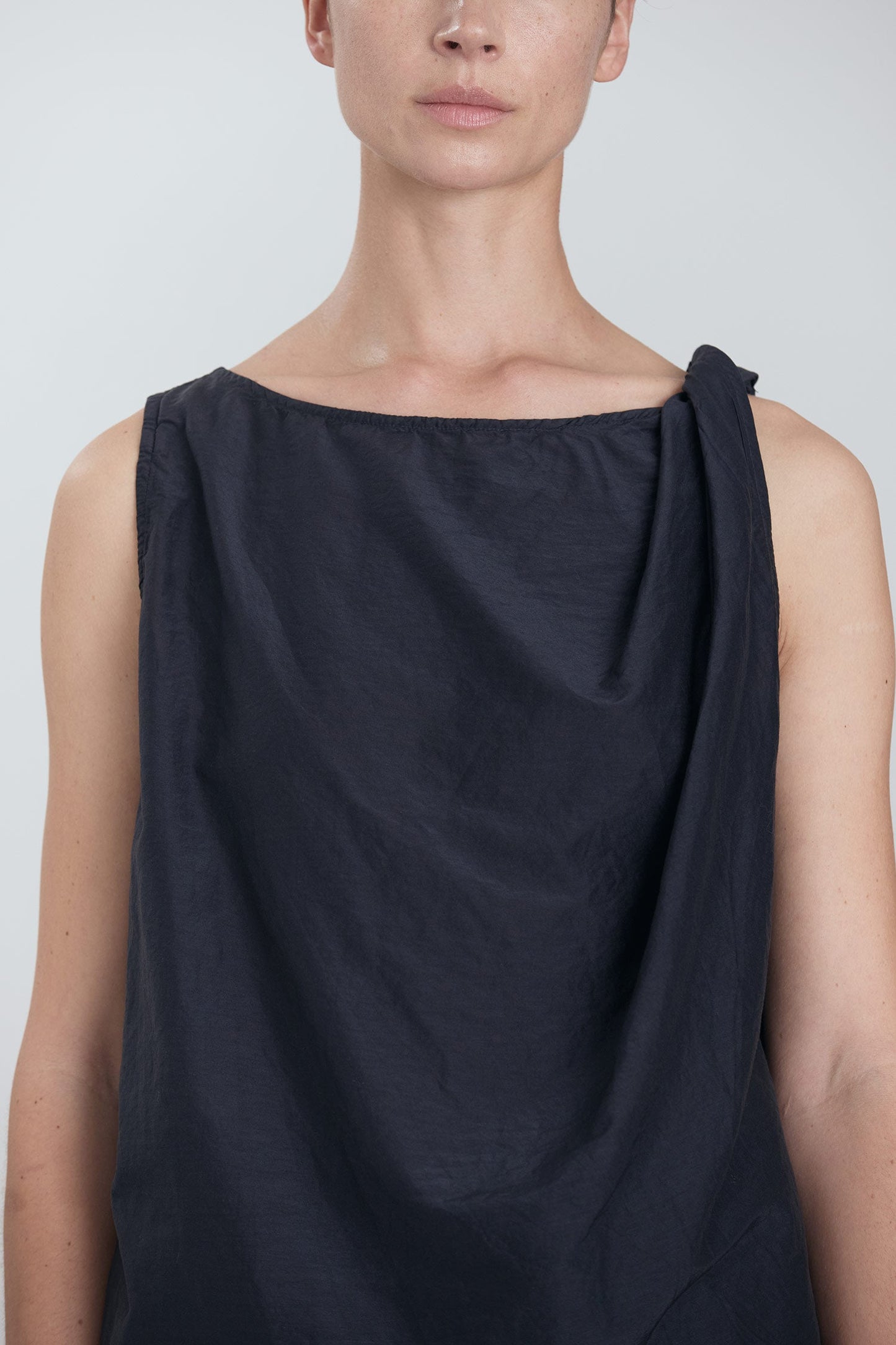 TWISTED TANK TOP / FADED BLACK