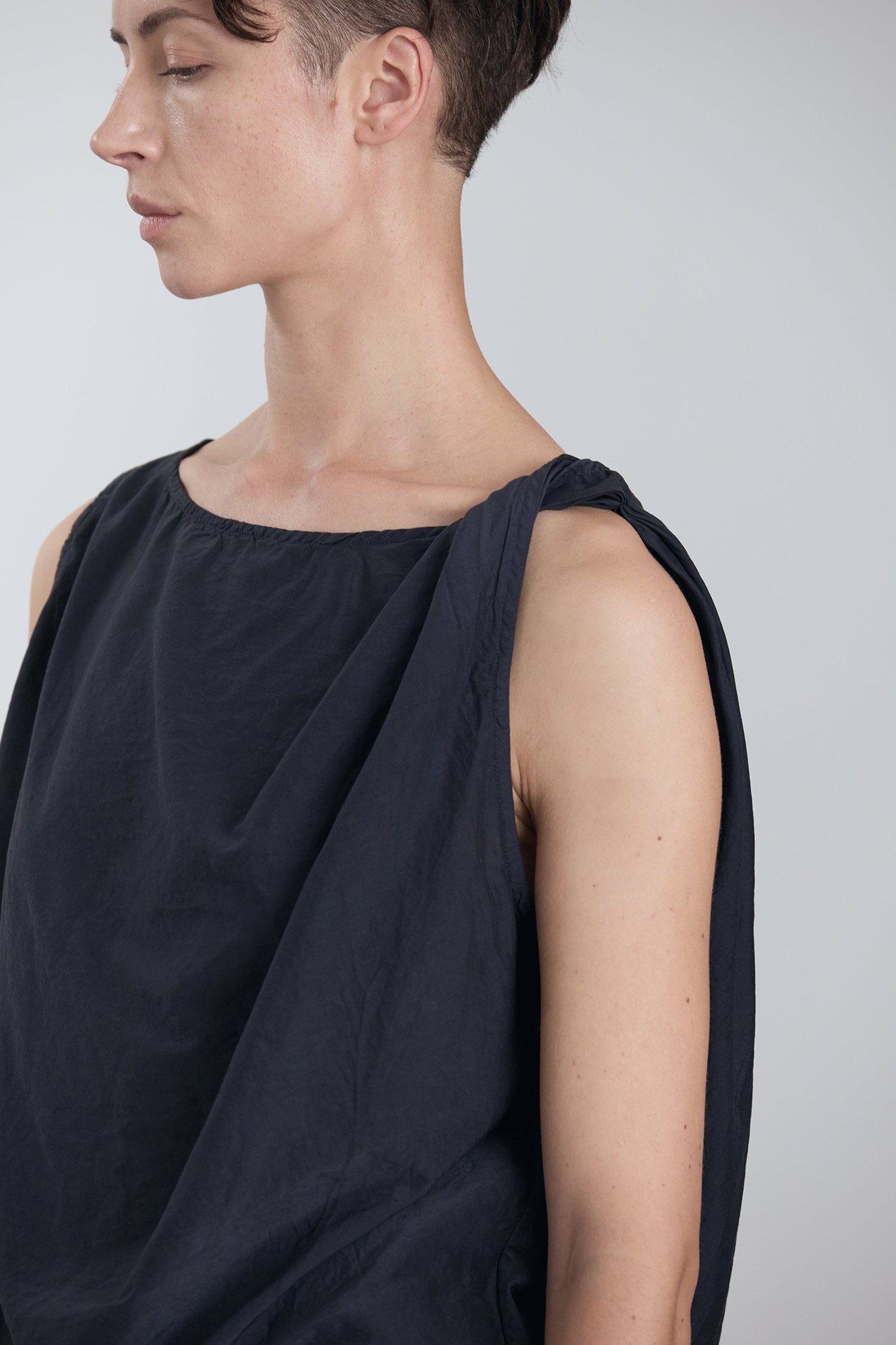 TWISTED TANK TOP / FADED BLACK