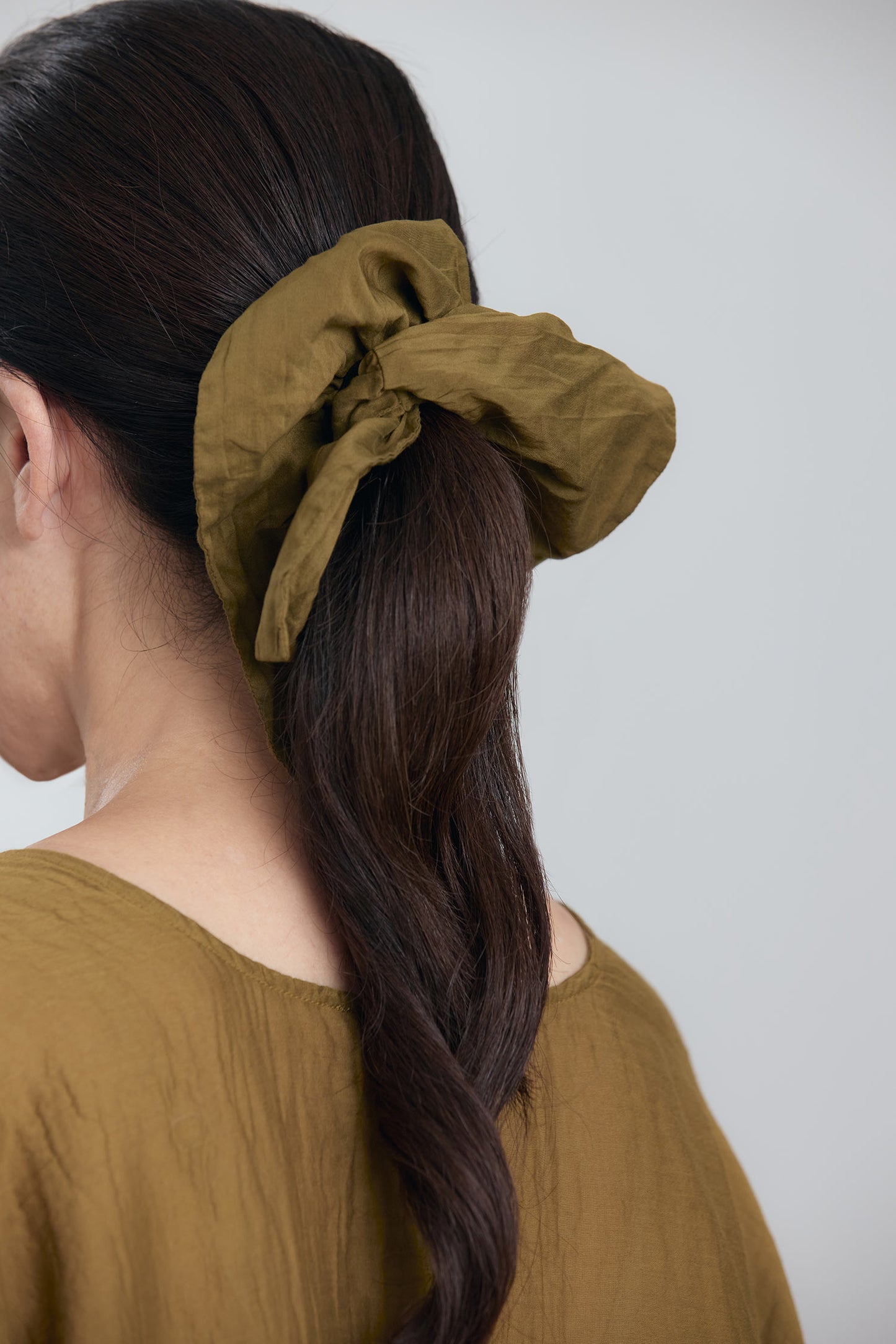 SQUARE SILK COTTON SCRUNCHIES / DK. OLIVE