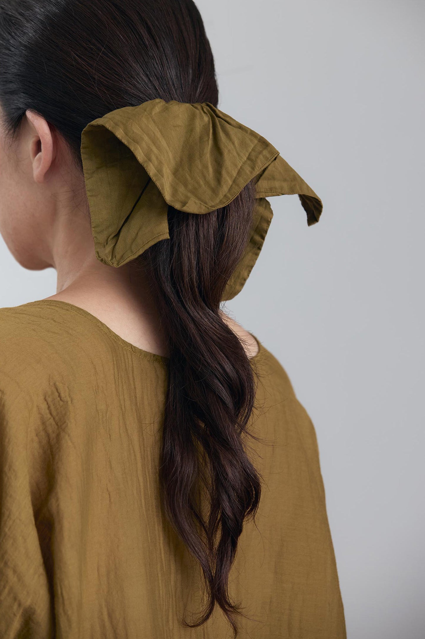 SQUARE SILK COTTON SCRUNCHIES / DK. OLIVE