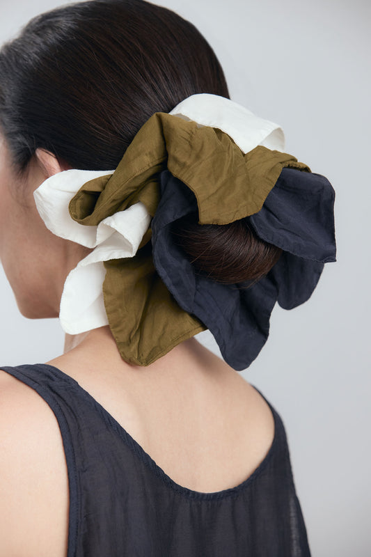 SQUARE SILK COTTON SCRUNCHIES / DK. OLIVE