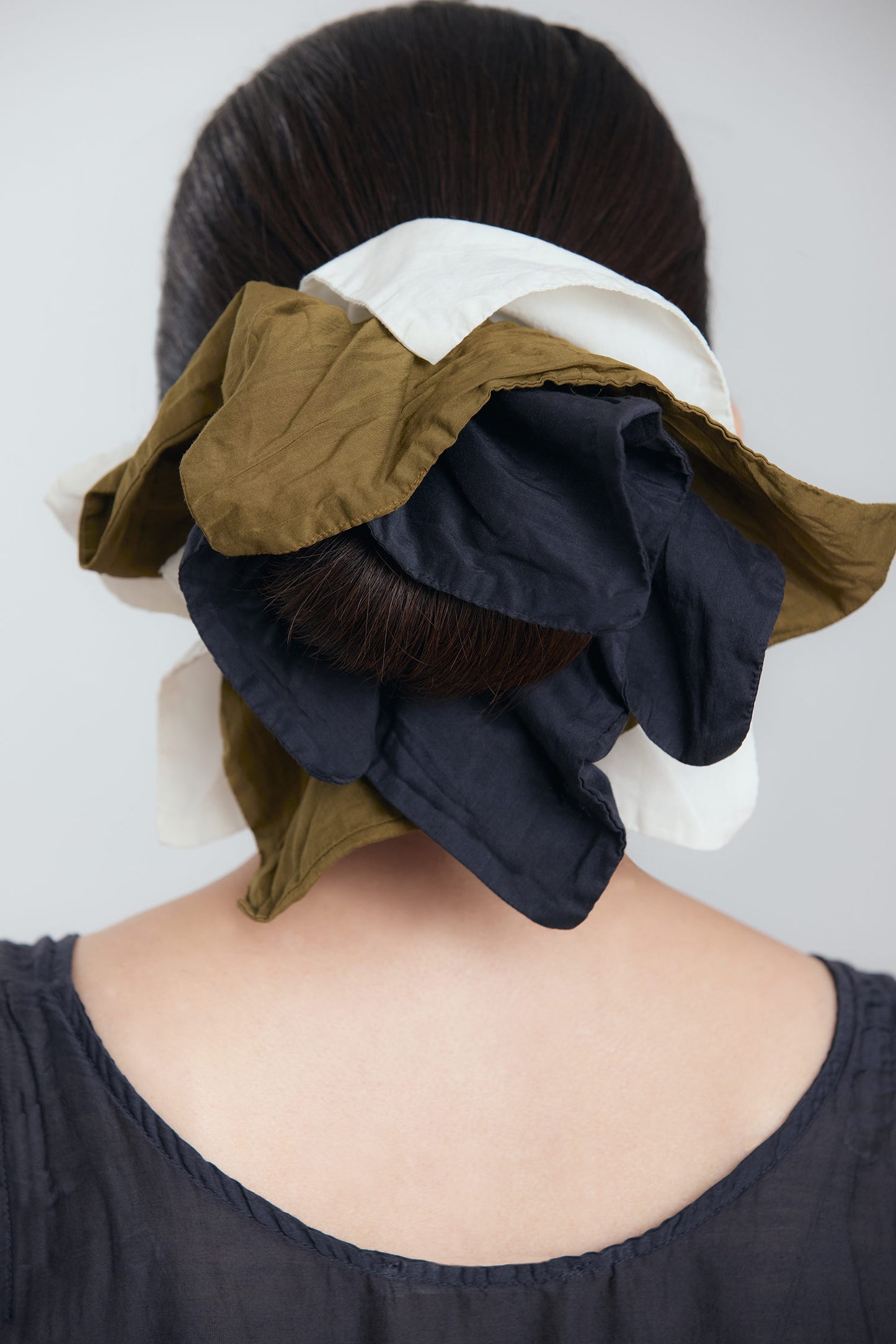SQUARE SILK COTTON SCRUNCHIES / FADED BLACK