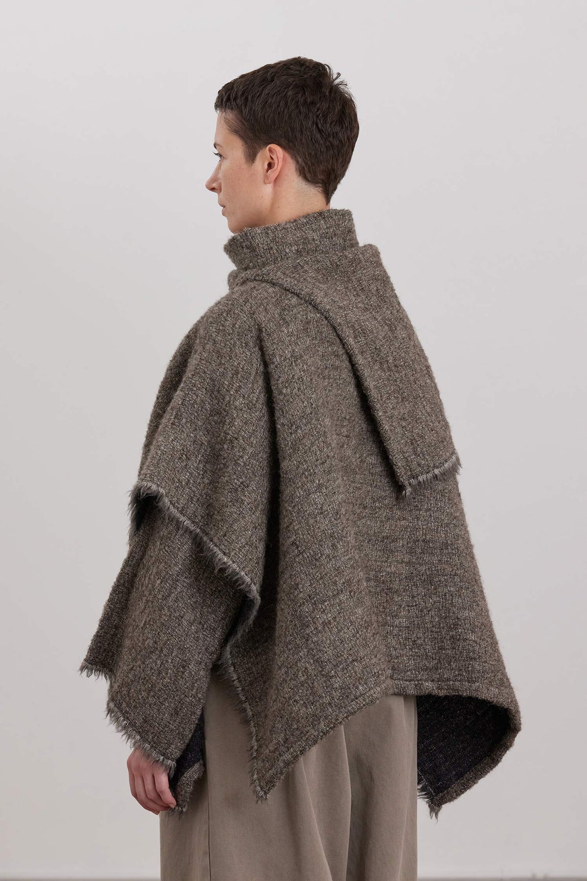 ALPACA SHORT PONCHO / BEIGE