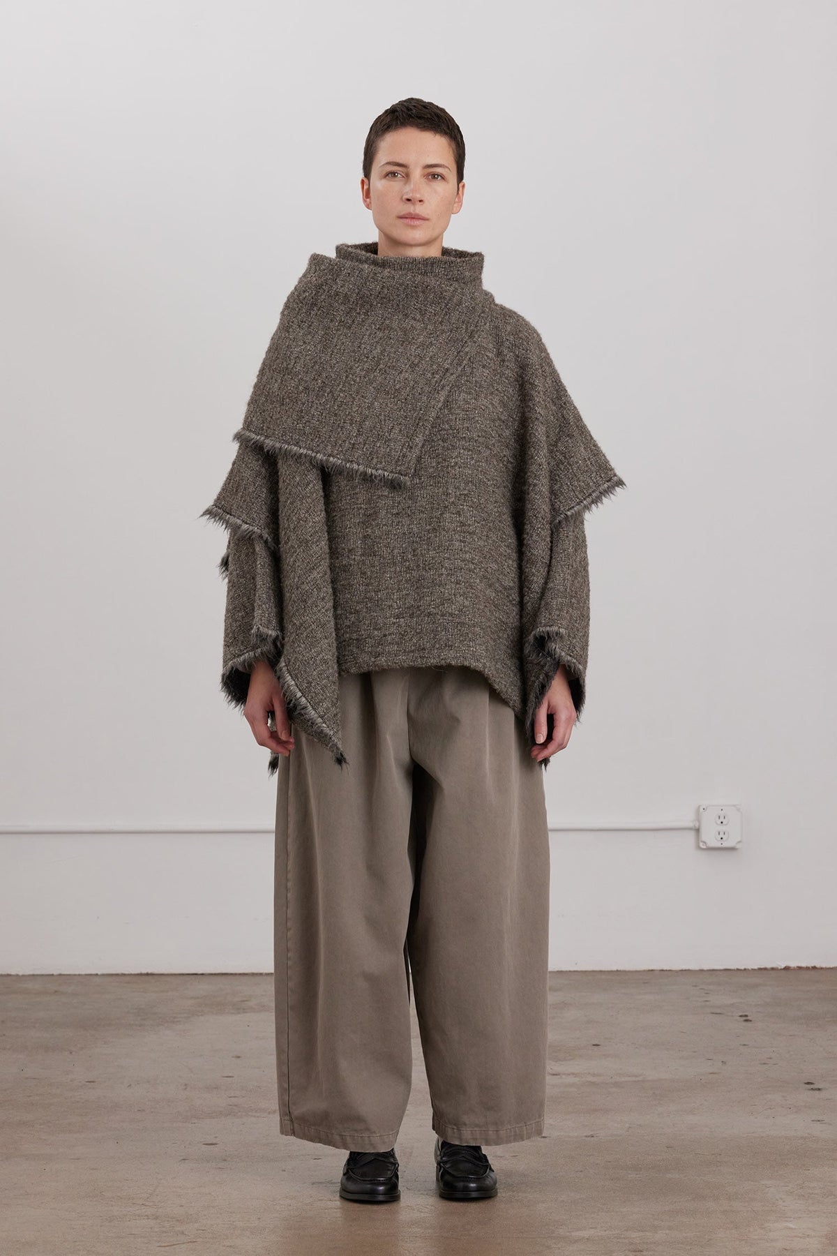 ALPACA SHORT PONCHO / BEIGE