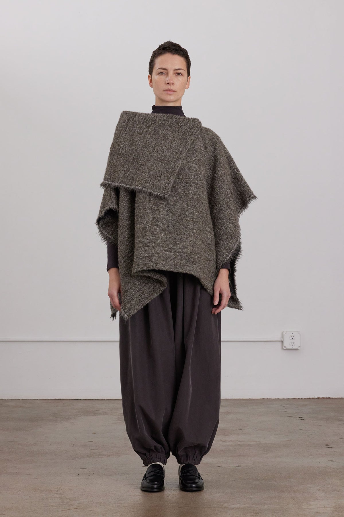 ALPACA SHORT PONCHO / BEIGE