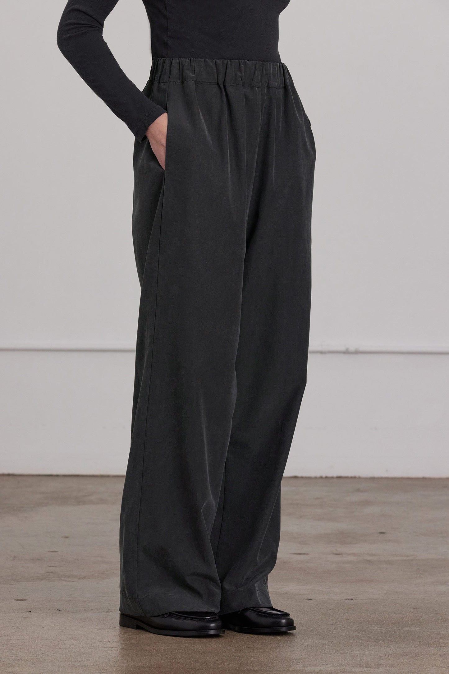 STRAIGHT PANTS / BLACK