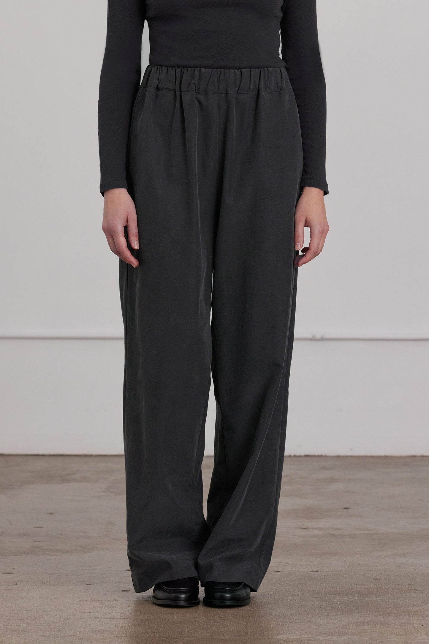 STRAIGHT PANTS / BLACK