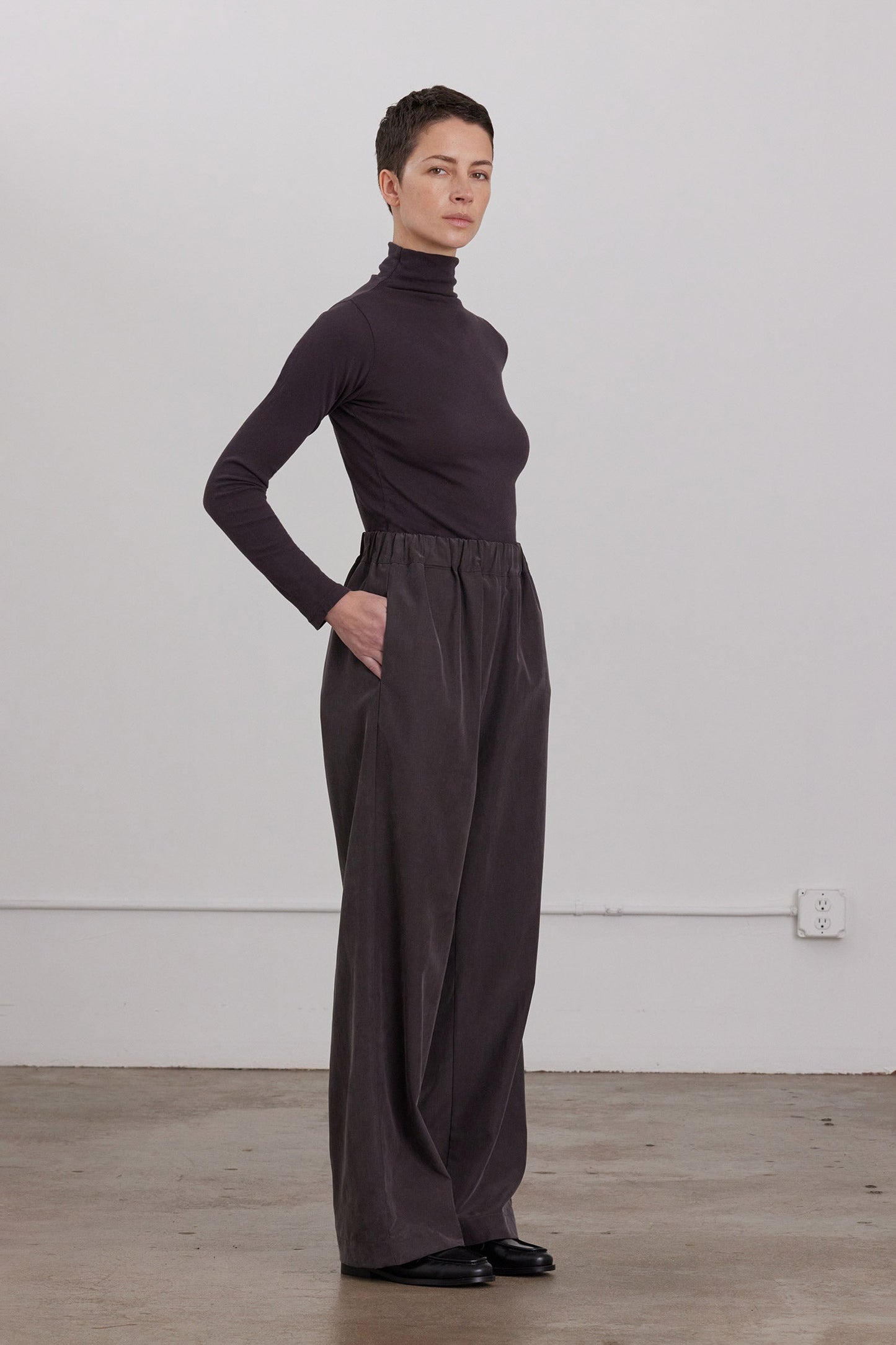 STRAIGHT PANTS / DK. PLUM