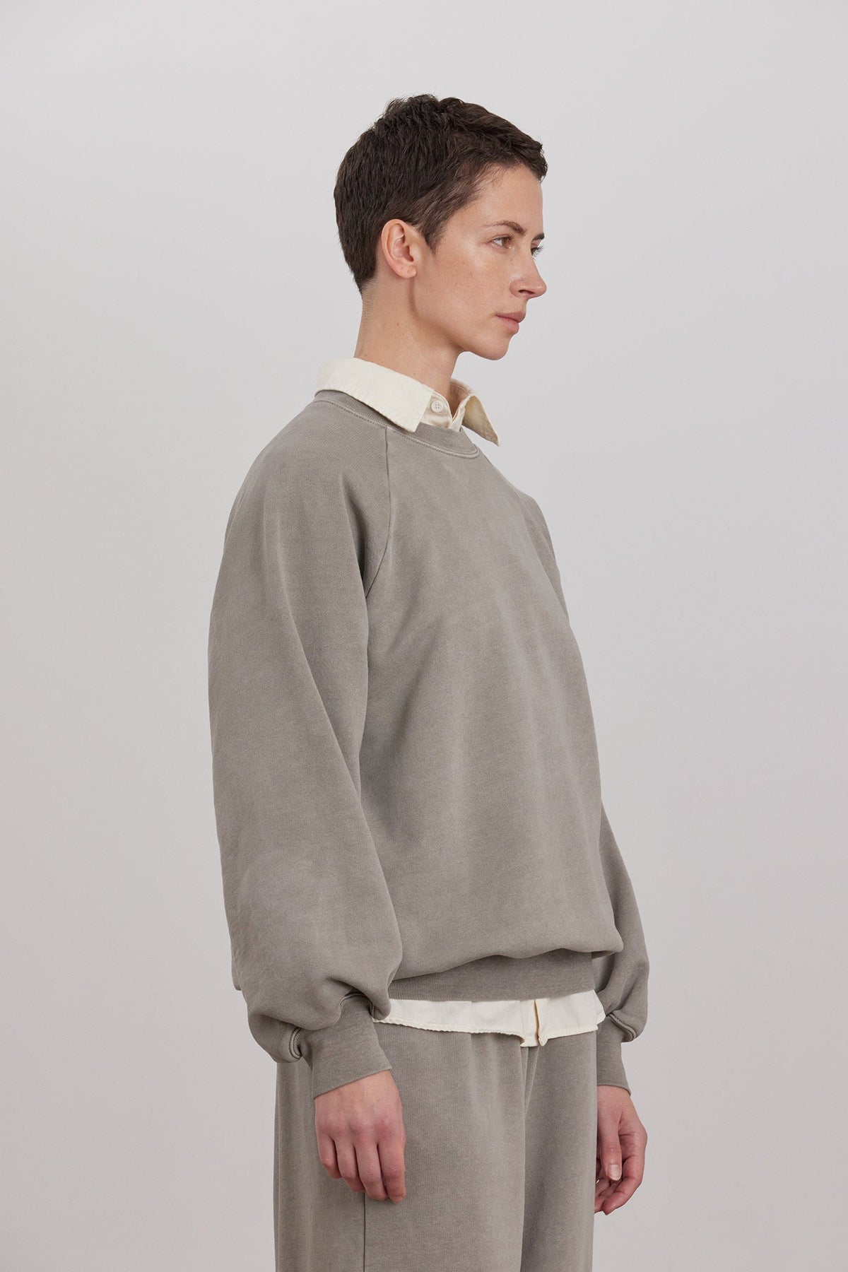 ORGANIC COTTON CASHMERE RAGLAN SWEATSHIRT / STONE