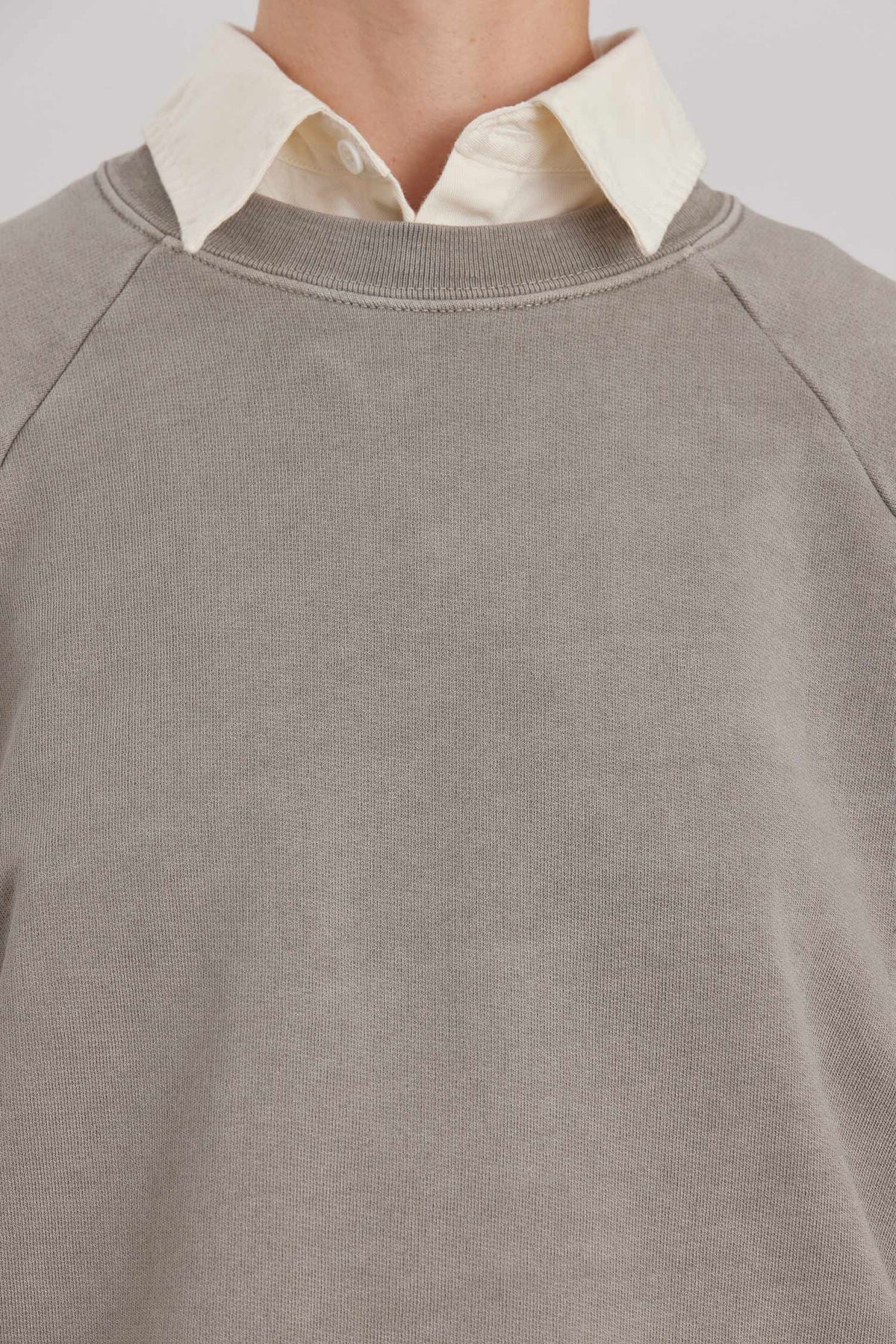 ORGANIC COTTON CASHMERE RAGLAN SWEATSHIRT / STONE