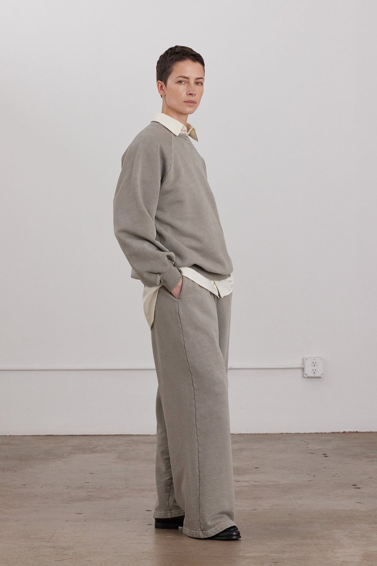 ORGANIC COTTON CASHMERE RAGLAN SWEATSHIRT / STONE