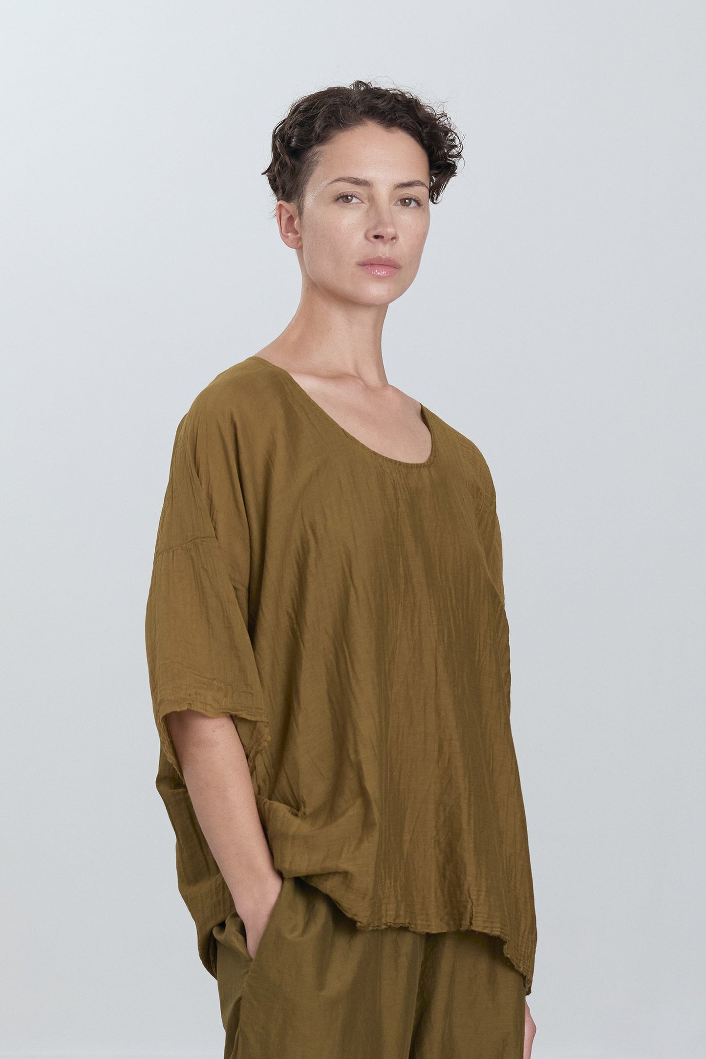OVERSIZED TOP / DK. OLIVE