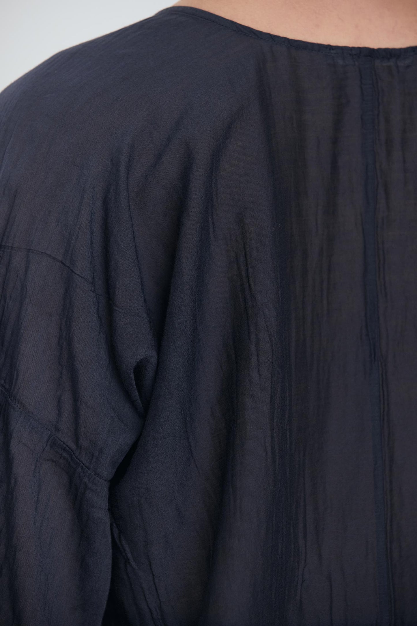 OVERSIZED TOP / FADED BLACK