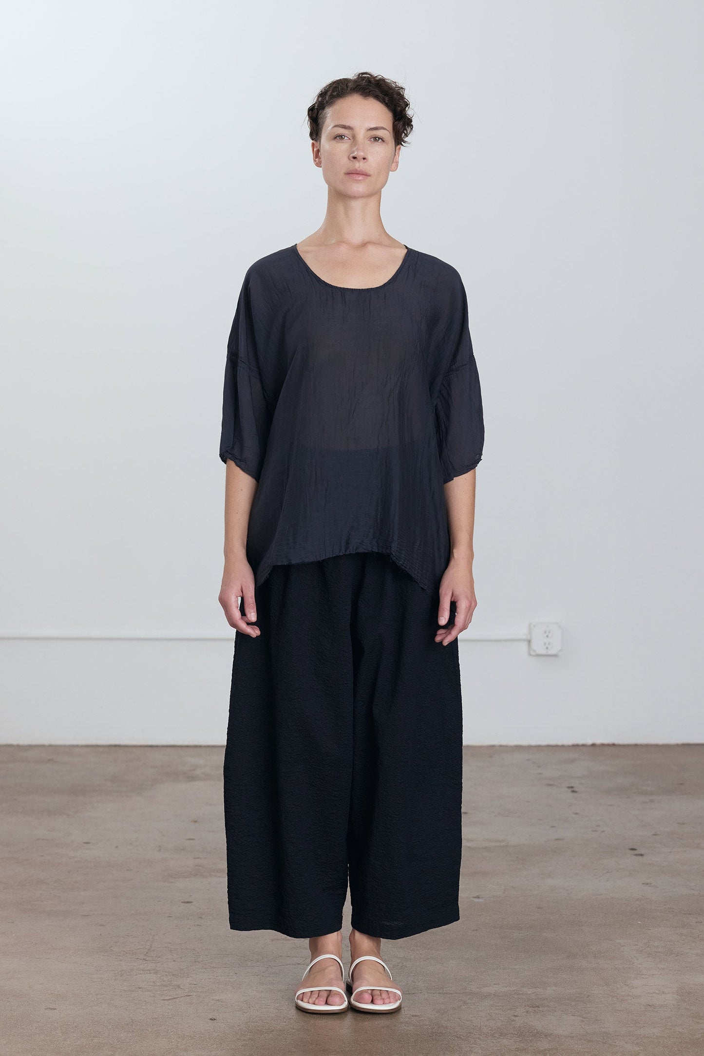 OVERSIZED TOP / FADED BLACK