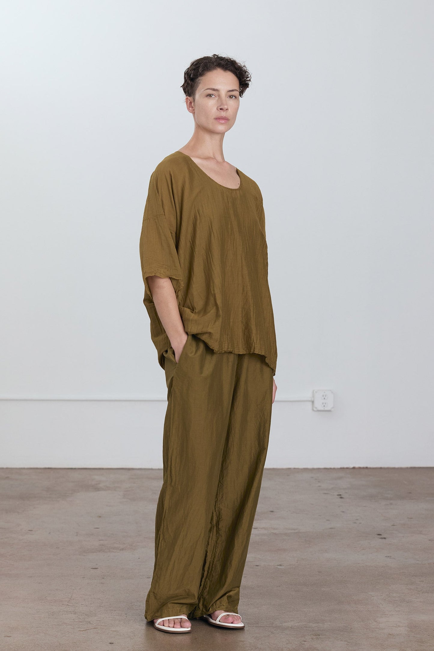 OVERSIZED TOP / DK. OLIVE
