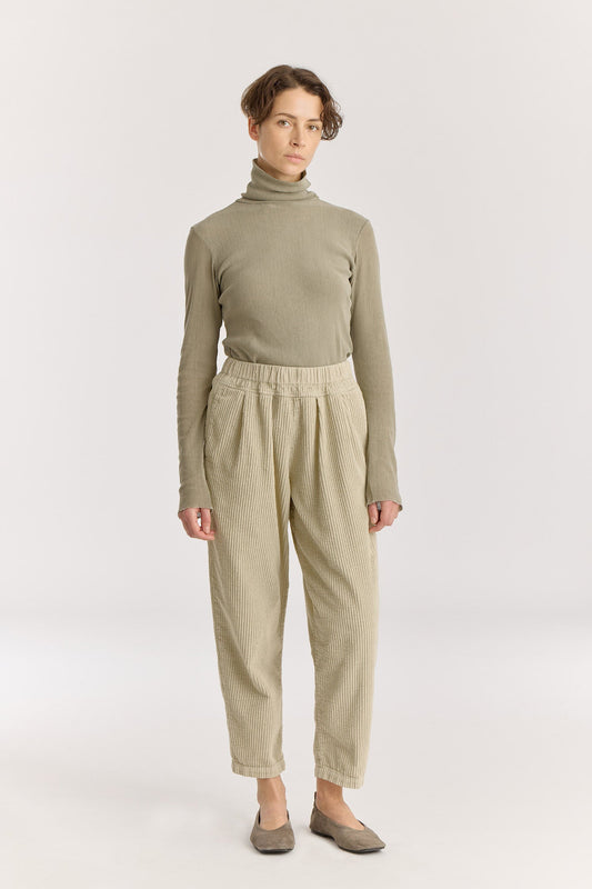 CARPENTER PANTS / ivory
Tapered legs
Elasticized waistband
Front creased box pleats
Side seam pockets
Soft wide corduroy
100% Cotton
Cold machine or hand wash, tumble dry low or dry flat, no bleach
Style Number: WC-NCP13
Loose fit
Please note that there are slight spec differences per color due to garment dye.
Relaxed fit
Made in USA