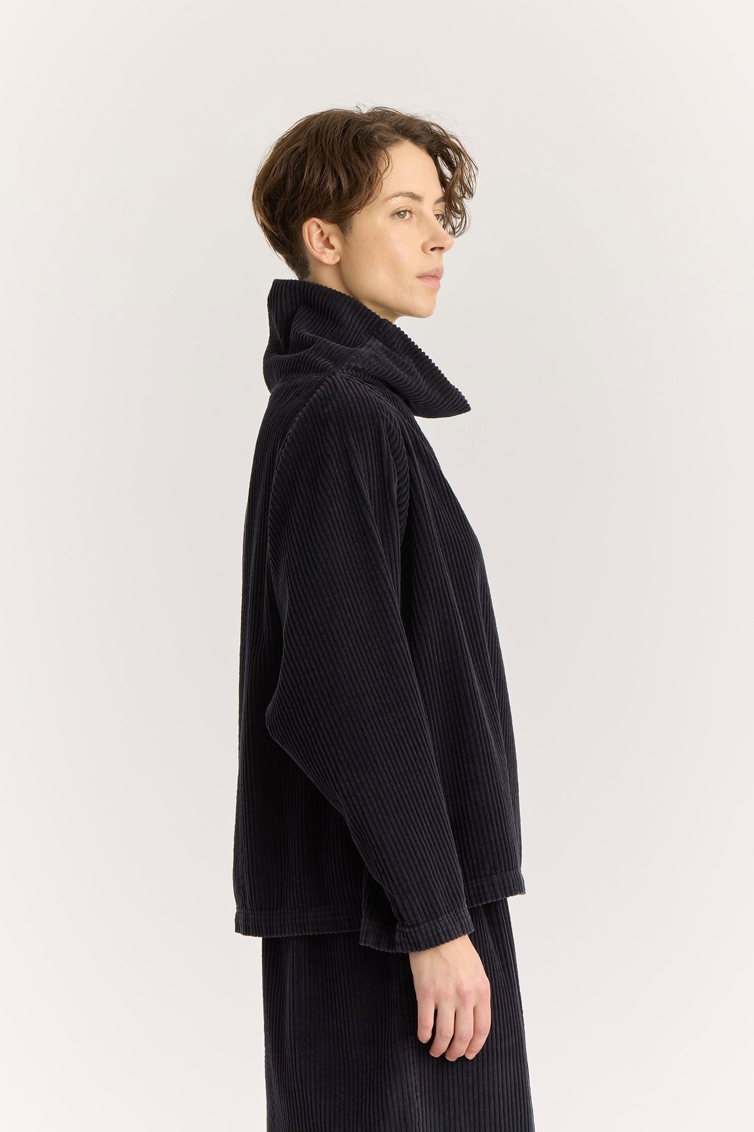 Tube Top / Dark Navy
Dolman sleeve
Boxy shape
100% Cotton wide corduroy
Cold machine or hand wash, tumble dry low or dry flat, no bleach
Style number: WC-TT11
Made in USA