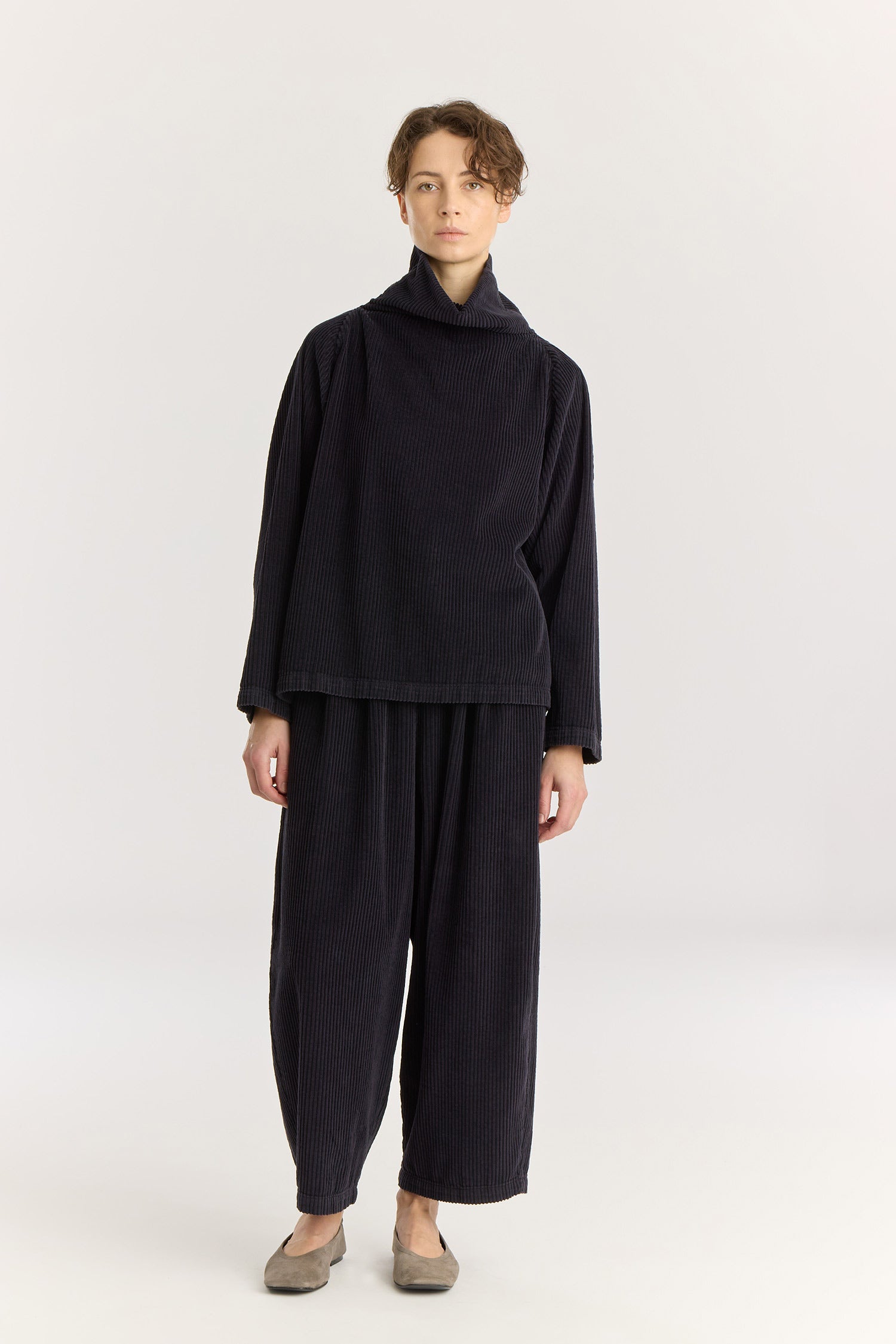 Tube Top / Dark Navy
Dolman sleeve
Boxy shape
100% Cotton wide corduroy
Cold machine or hand wash, tumble dry low or dry flat, no bleach
Style number: WC-TT11
Made in USA