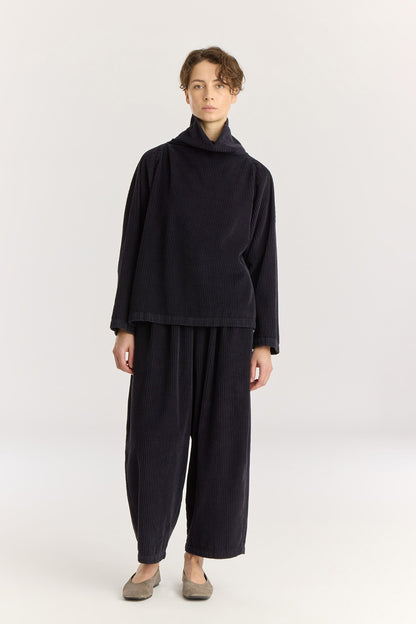 Tube Top / Dark Navy
Dolman sleeve
Boxy shape
100% Cotton wide corduroy
Cold machine or hand wash, tumble dry low or dry flat, no bleach
Style number: WC-TT11
Made in USA