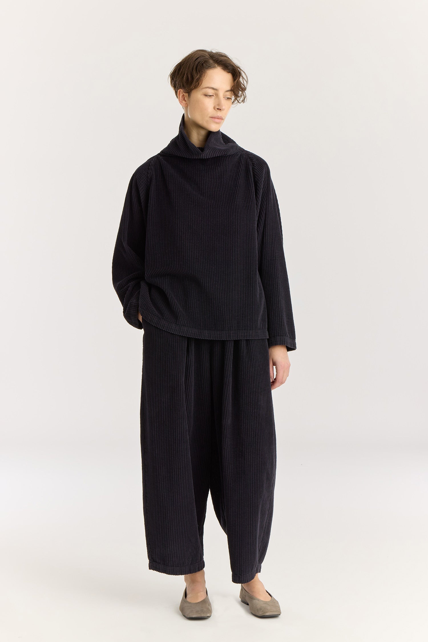 Tube Top / Dark Navy
Dolman sleeve
Boxy shape
100% Cotton wide corduroy
Cold machine or hand wash, tumble dry low or dry flat, no bleach
Style number: WC-TT11
Made in USA