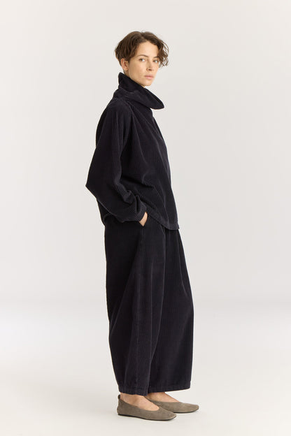 Tube Top / Dark Navy
Dolman sleeve
Boxy shape
100% Cotton wide corduroy
Cold machine or hand wash, tumble dry low or dry flat, no bleach
Style number: WC-TT11
Made in USA