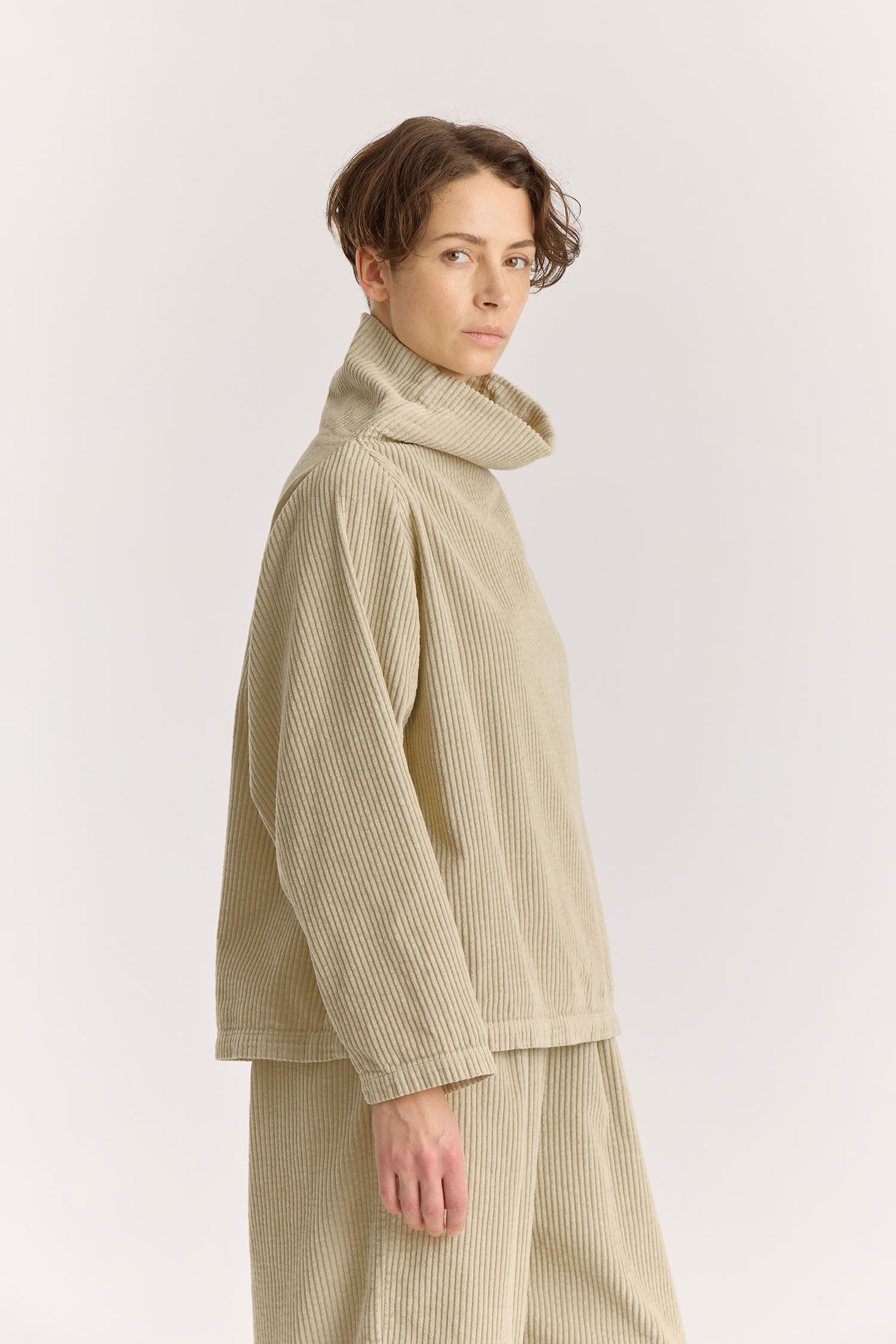 Tube Top / Ivory
Dolman sleeve
Boxy shape
100% Cotton wide corduroy
Cold machine or hand wash, tumble dry low or dry flat, no bleach
Style number: WC-TT11
Made in USA