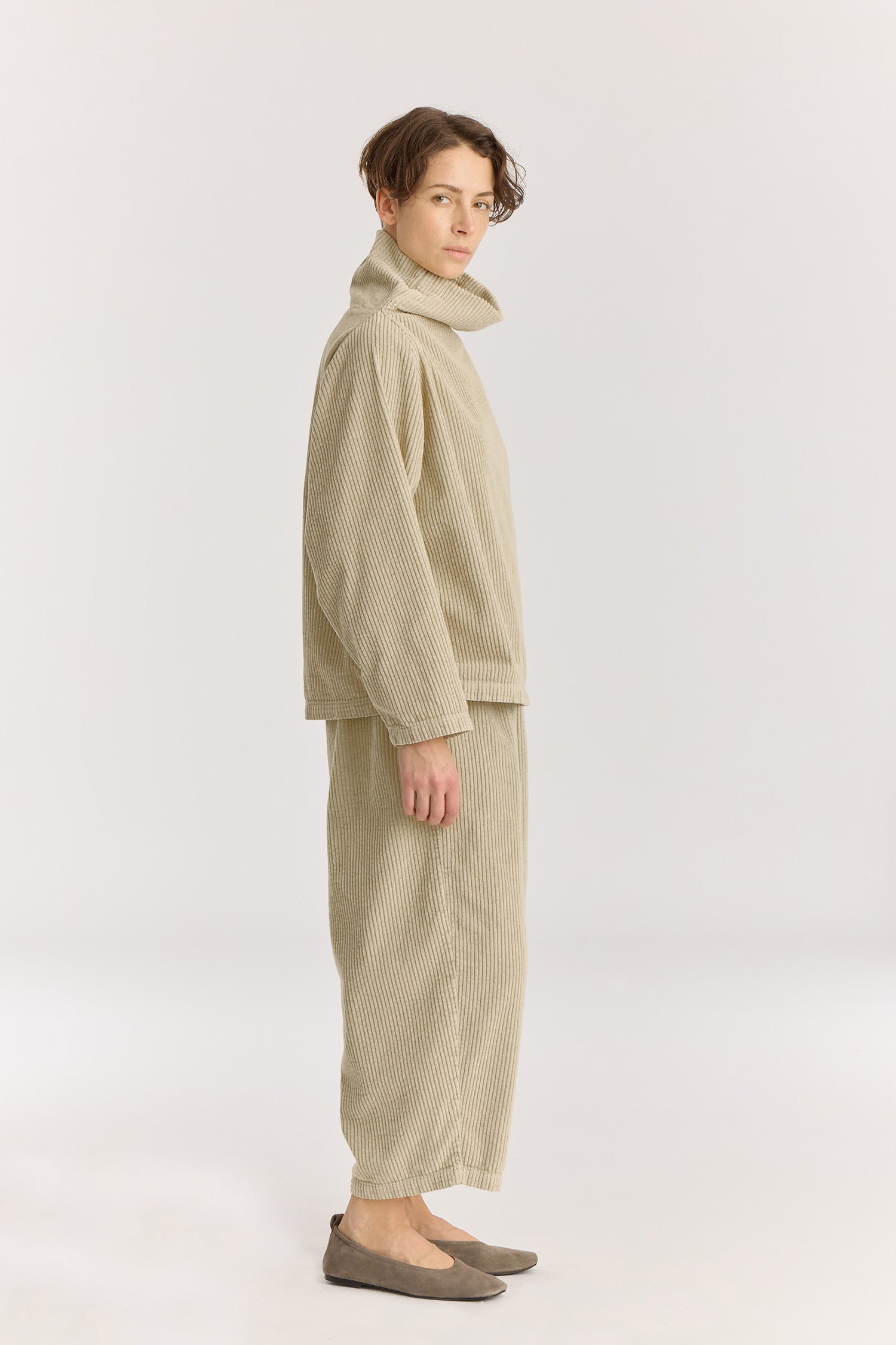 Tube Top / Ivory
Dolman sleeve
Boxy shape
100% Cotton wide corduroy
Cold machine or hand wash, tumble dry low or dry flat, no bleach
Style number: WC-TT11
Made in USA