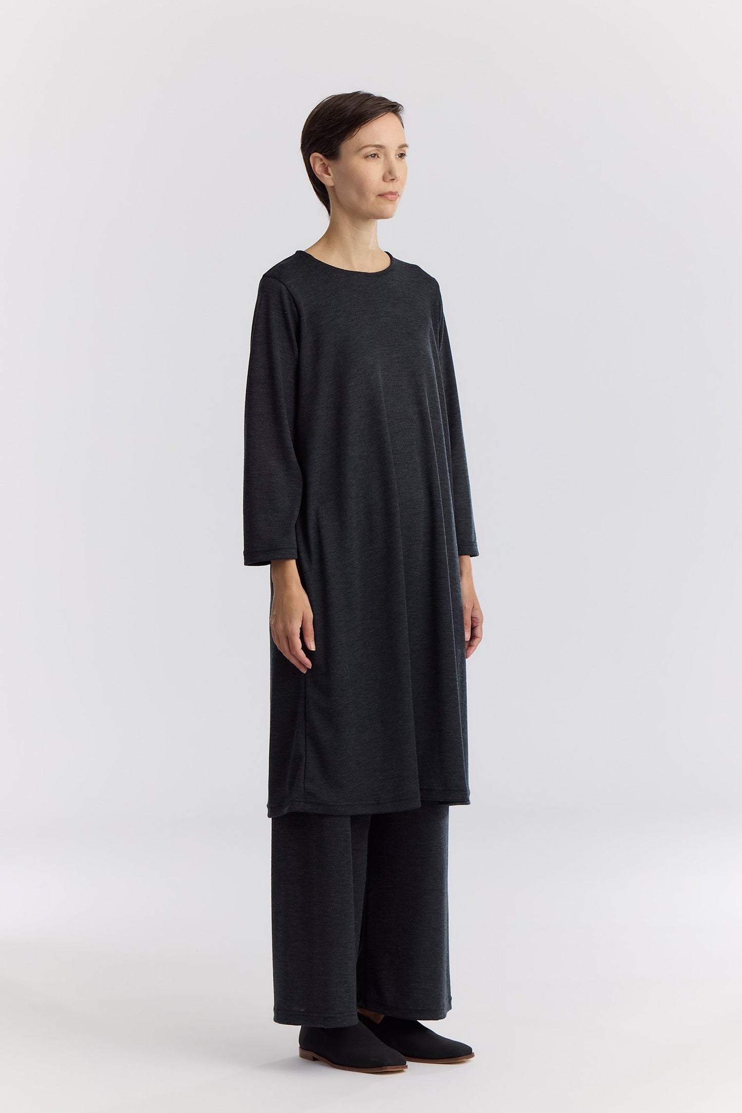 WASHABLE WOOL BASIC CREW DRESS / DK. GREY