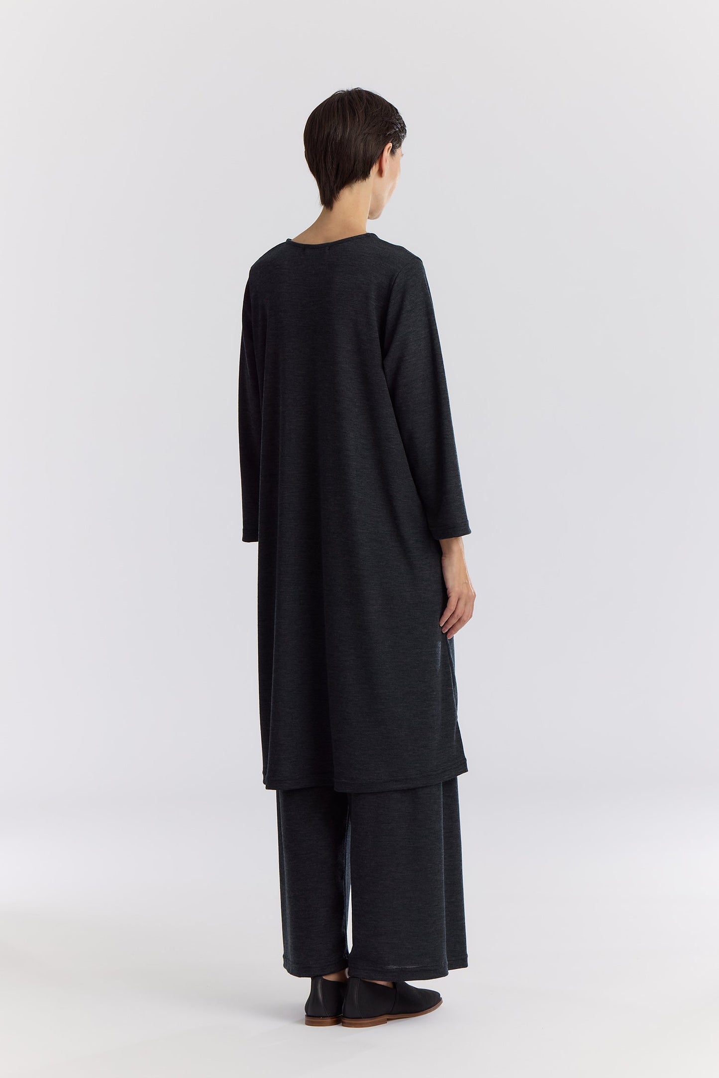 WASHABLE WOOL BASIC CREW DRESS / DK. GREY